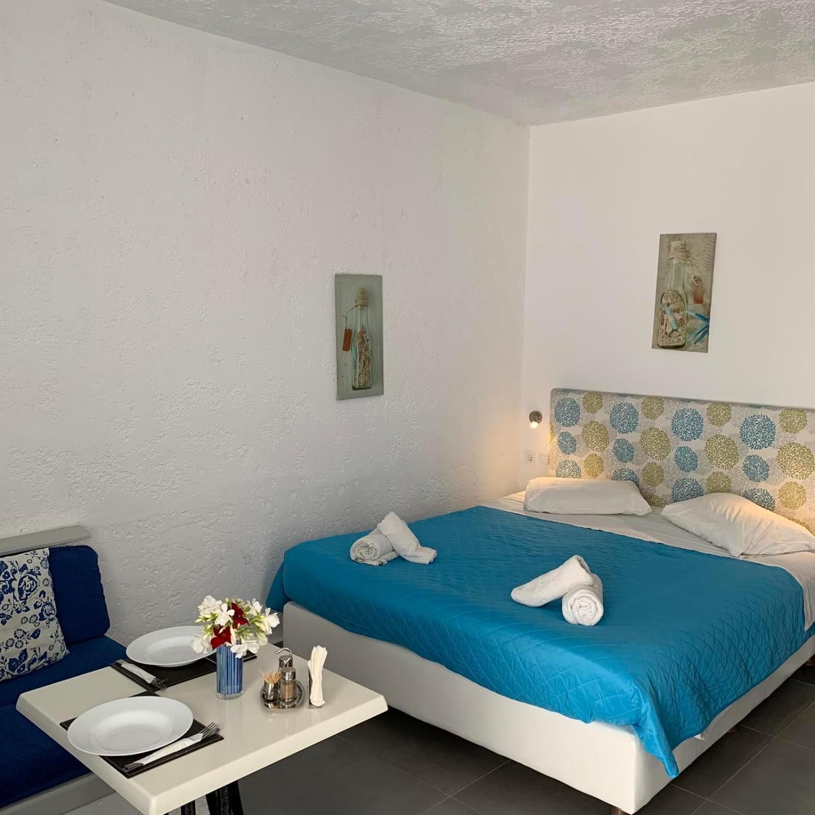 Studio (2 Adults)