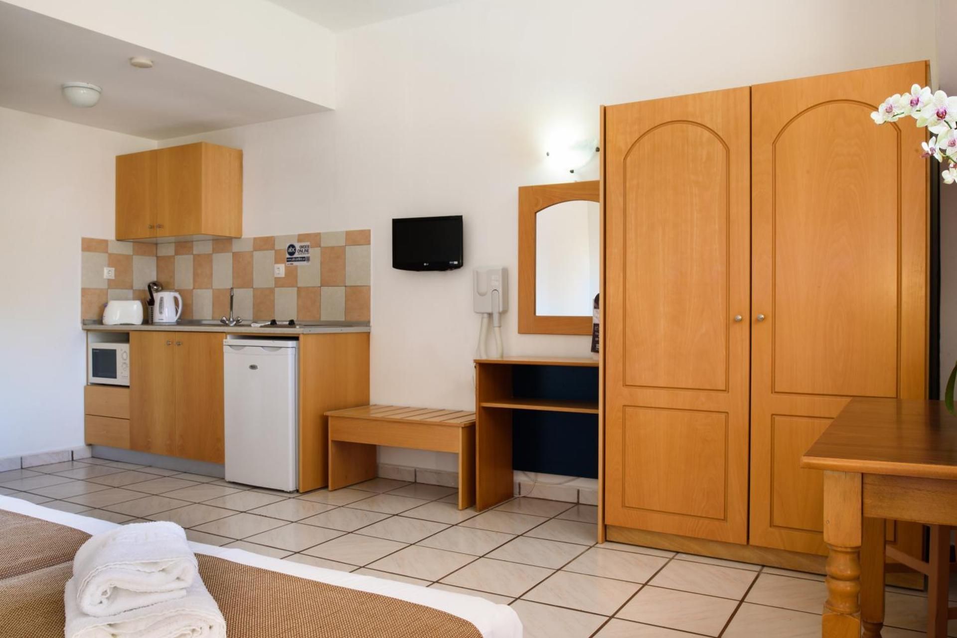 Studio (2 Adults)