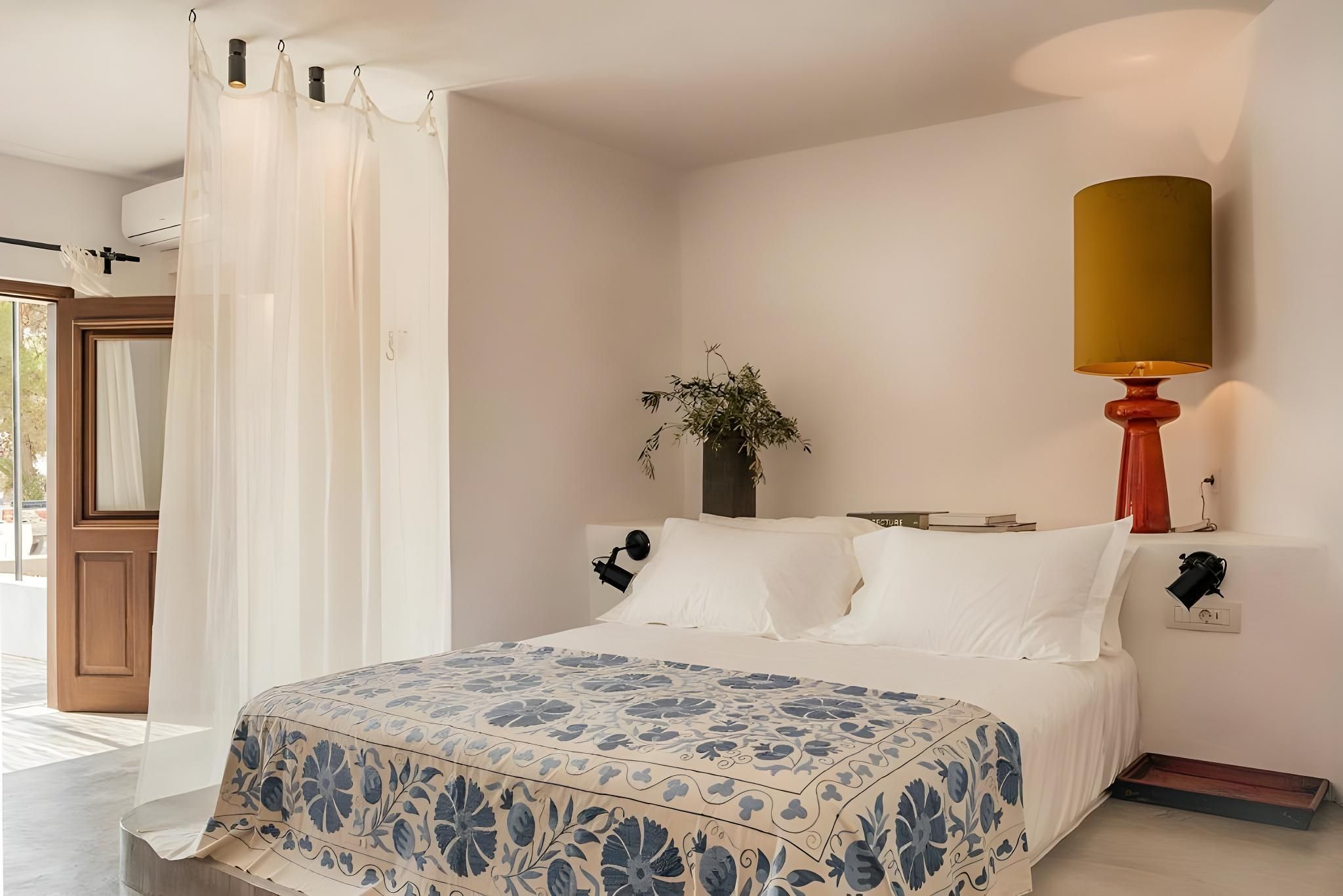 Deluxe King Suite with Balcony