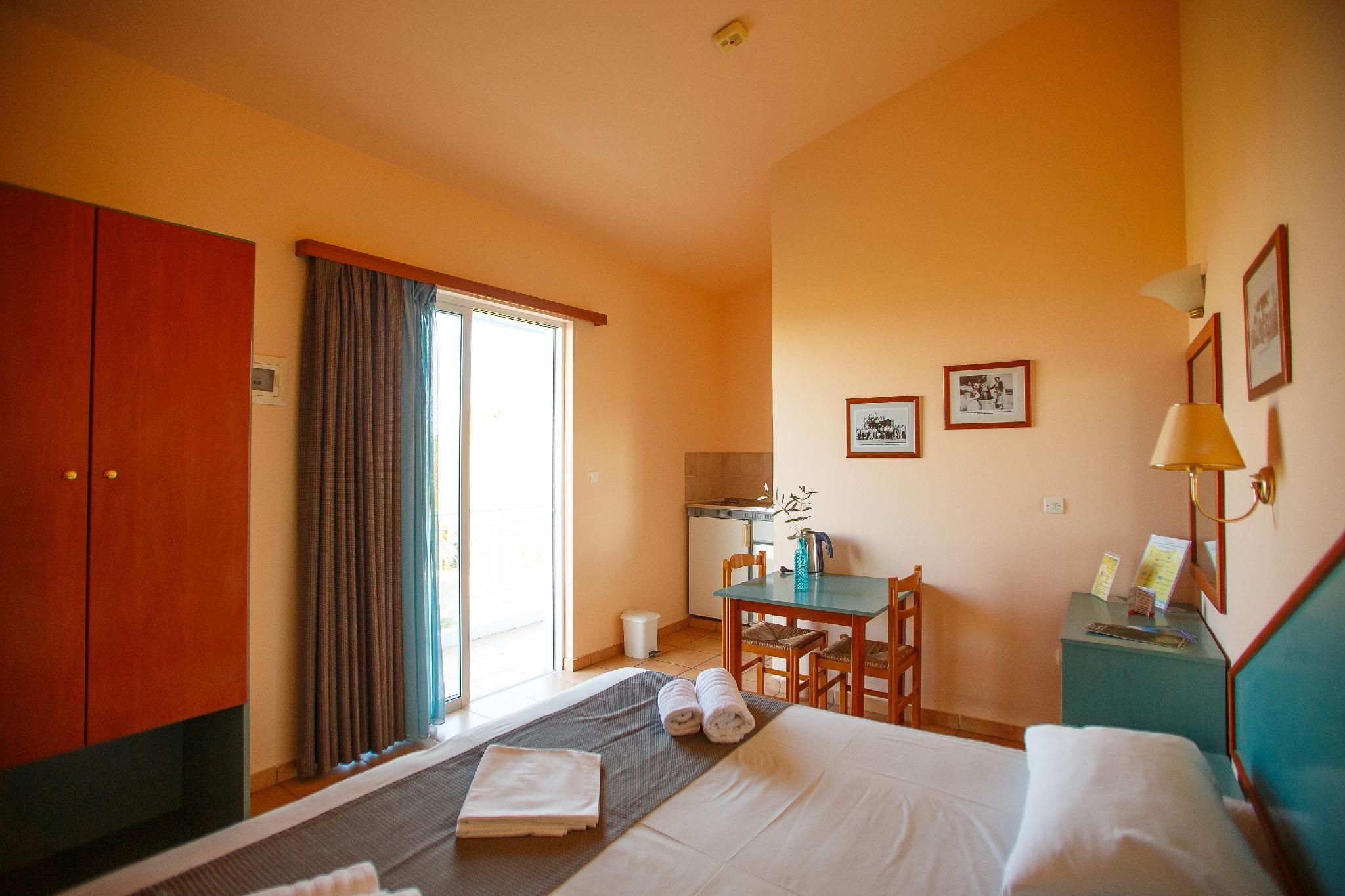 Studio (2 Adults)