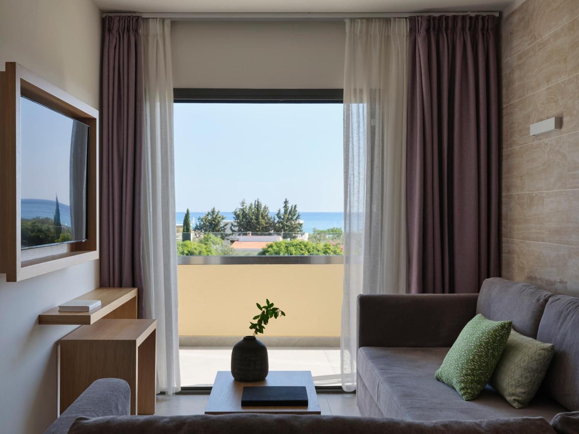 One Bedroom Superior Family Room Sea View