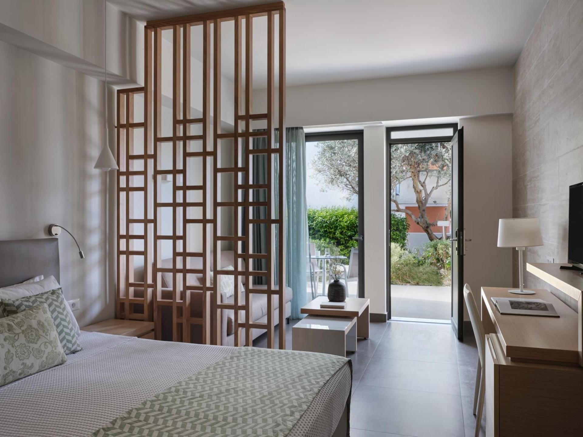 SUPERIOR DOUBLE ROOM INLAND VIEW