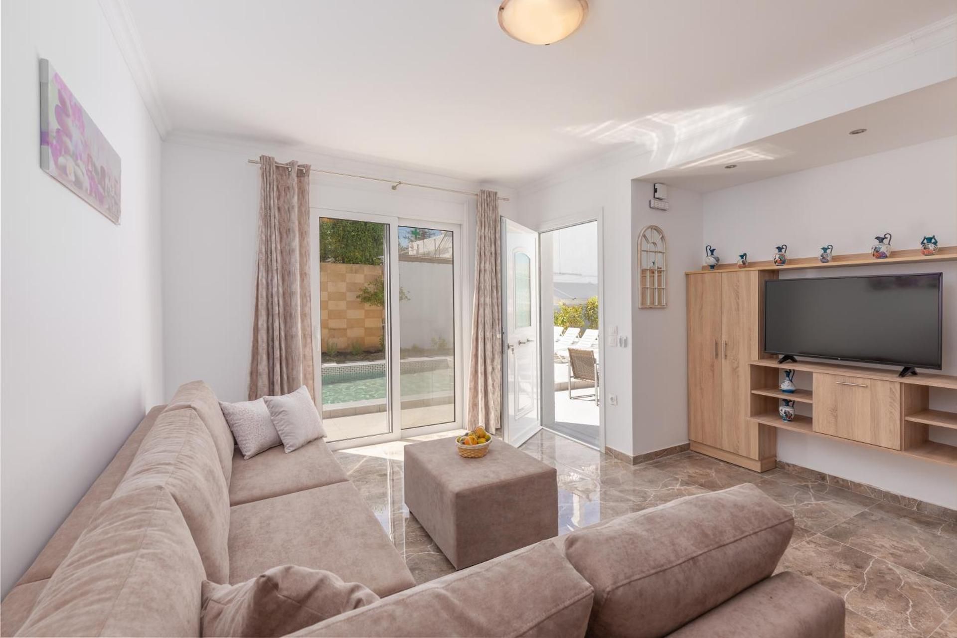 Deluxe three bedroom suite with Private Pool & Pool View