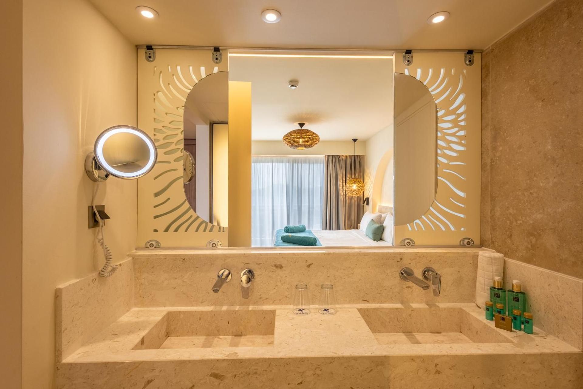 Pegasos Deluxe Beach Hotel