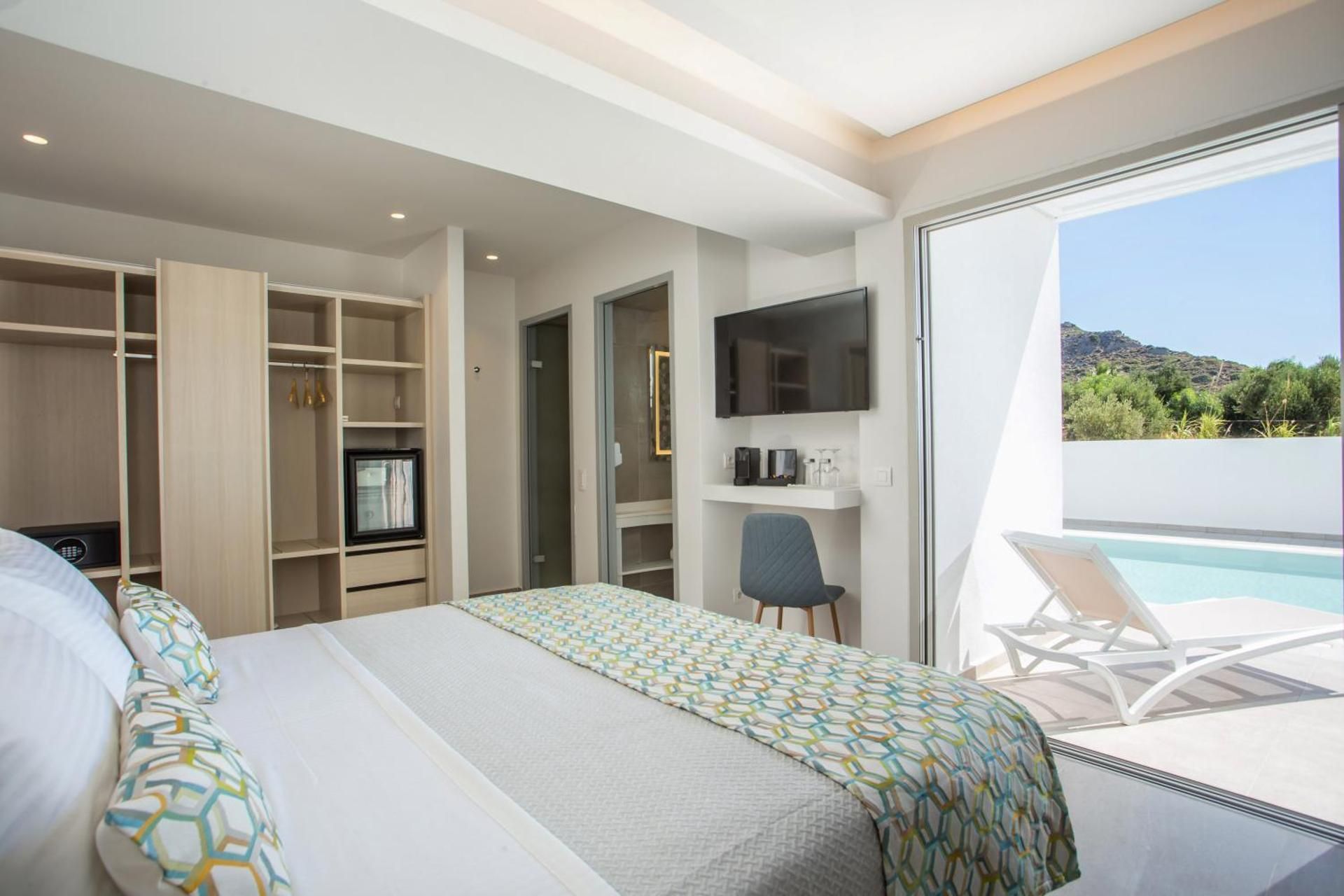 Deluxe Queen Room