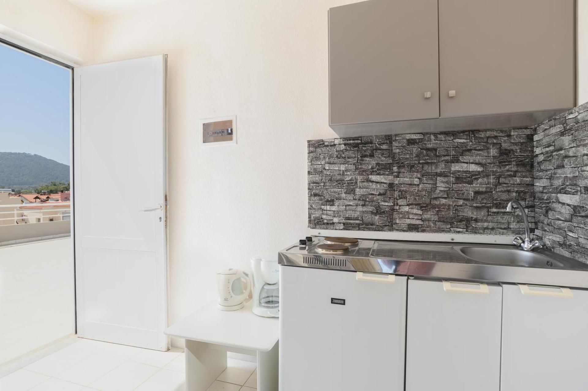 Eugenia Studios & Apartments