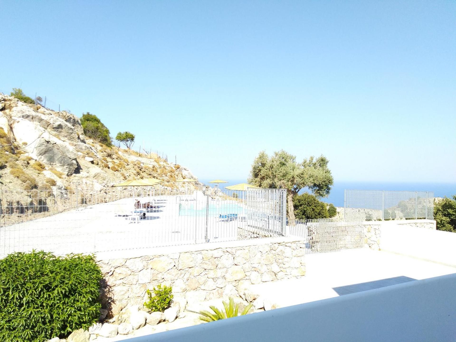 Deluxe Double Room with Side Sea View