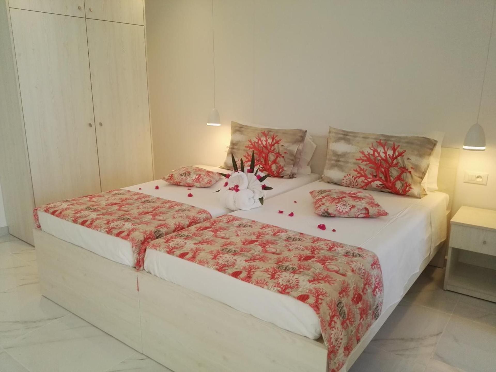 Deluxe Double Room with Balcony and Sea View