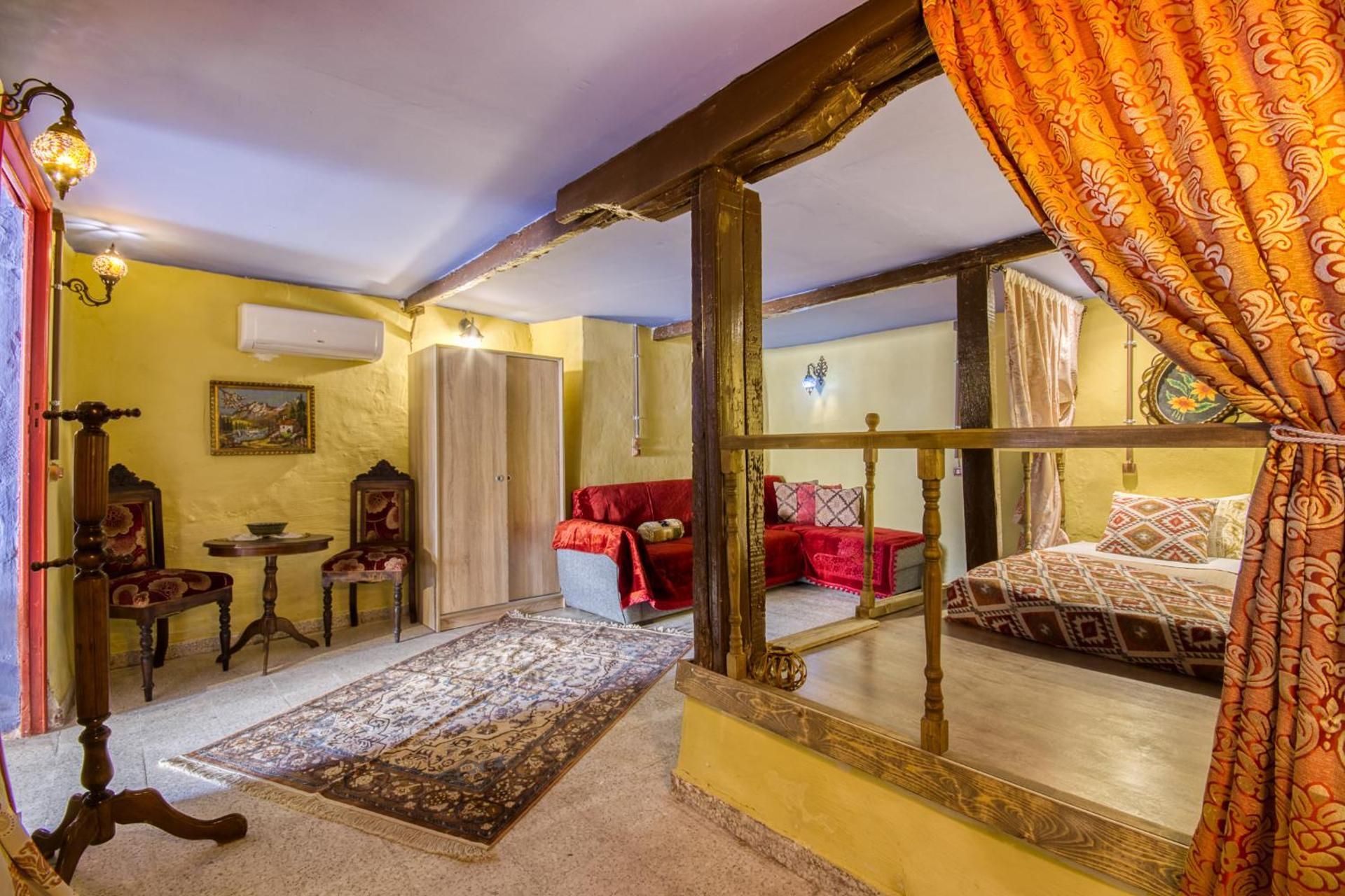 Deluxe Double Room (2 Adults + 1 Child)
