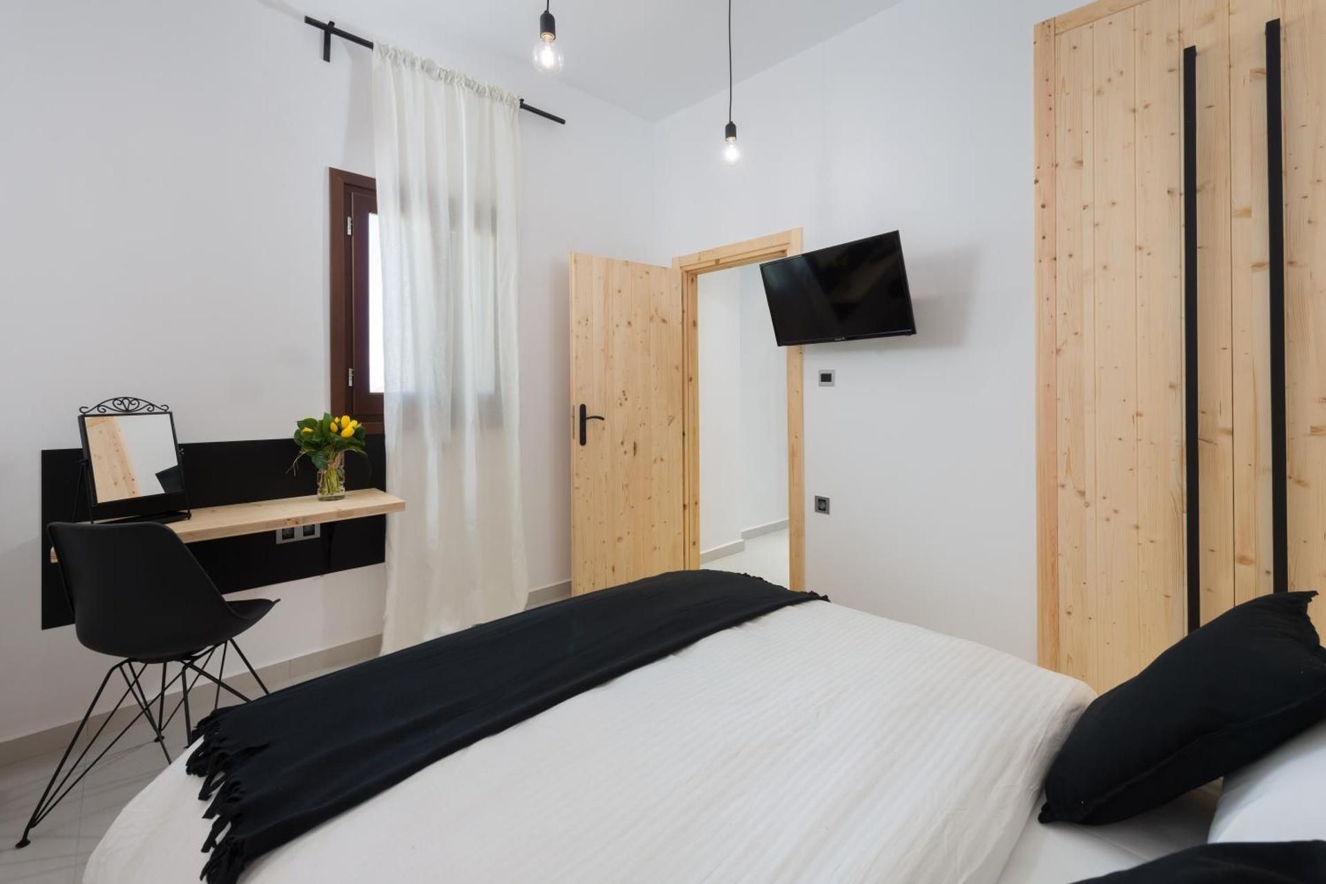 Deluxe Triple Suite with Old Town View