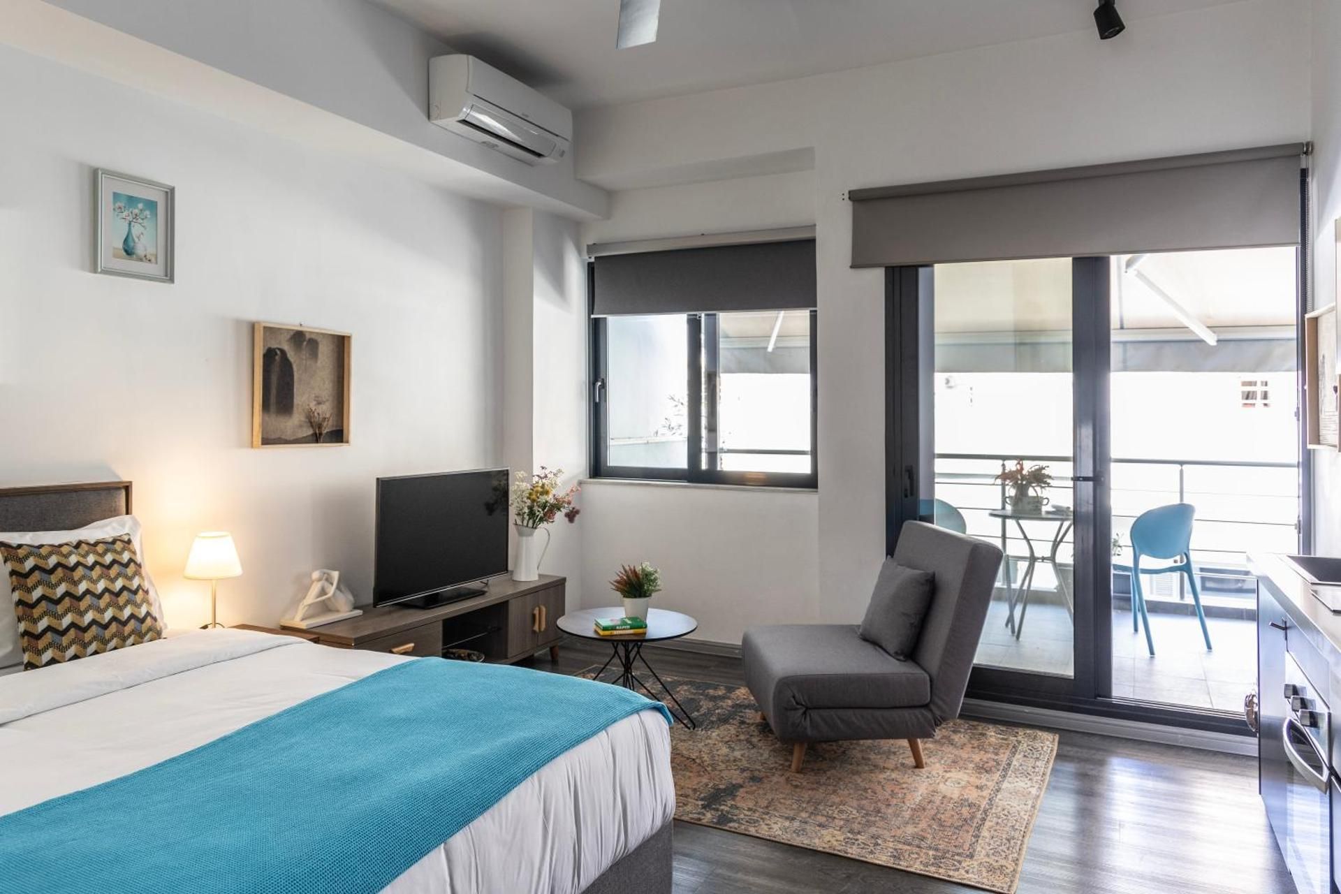Deluxe Studio Apartment