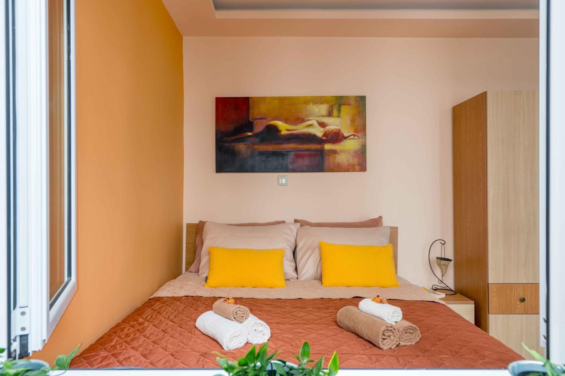 Modern Studio with Private Yard