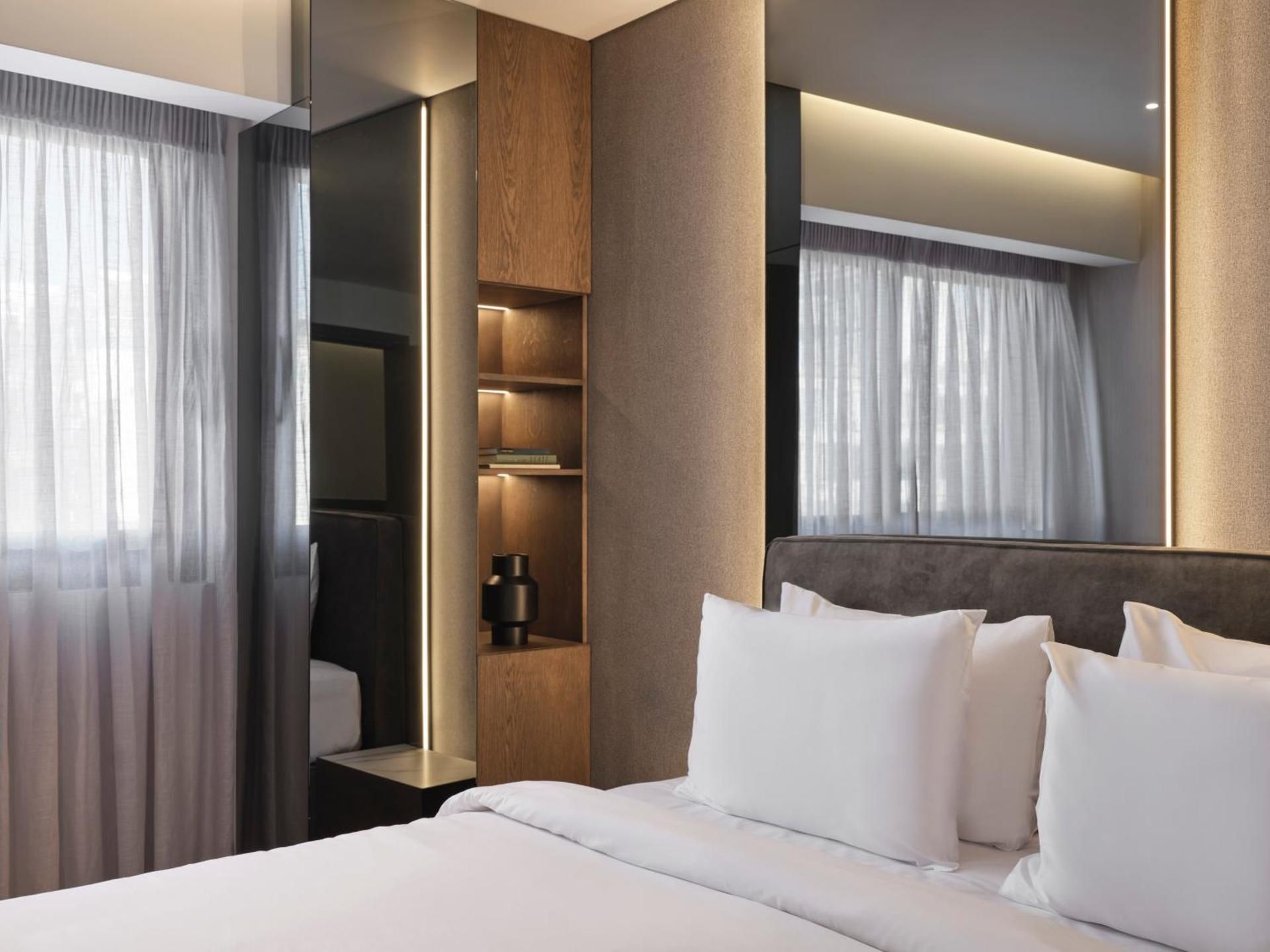Nur Edge Aparthotel - Acropolis Skyline Comfort King Room with Inner View 2