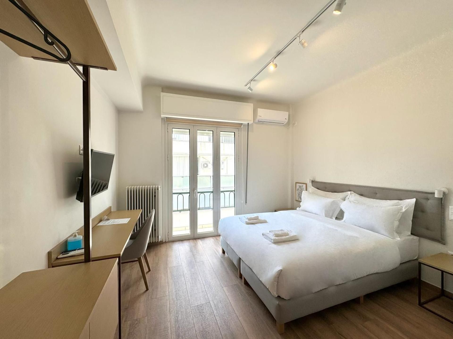 Deluxe Double or Twin Room with Balcony