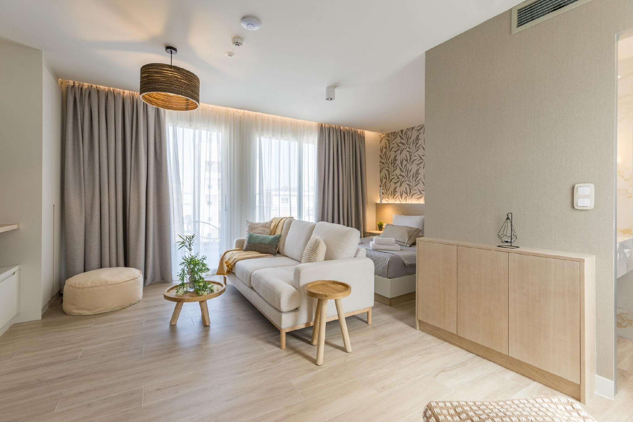 Deluxe - 1 King Bed