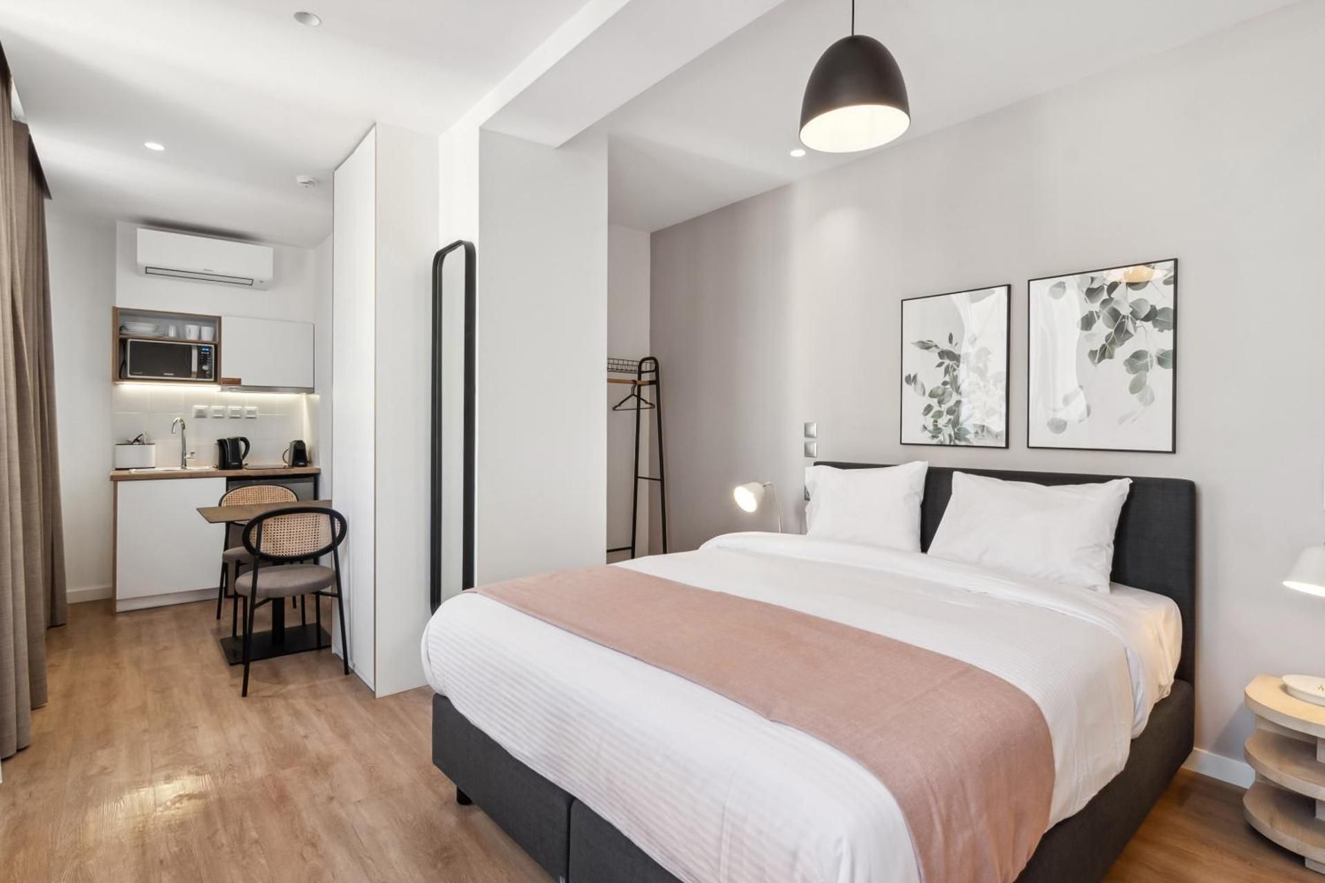 Limehome Piraeus Olive Suite