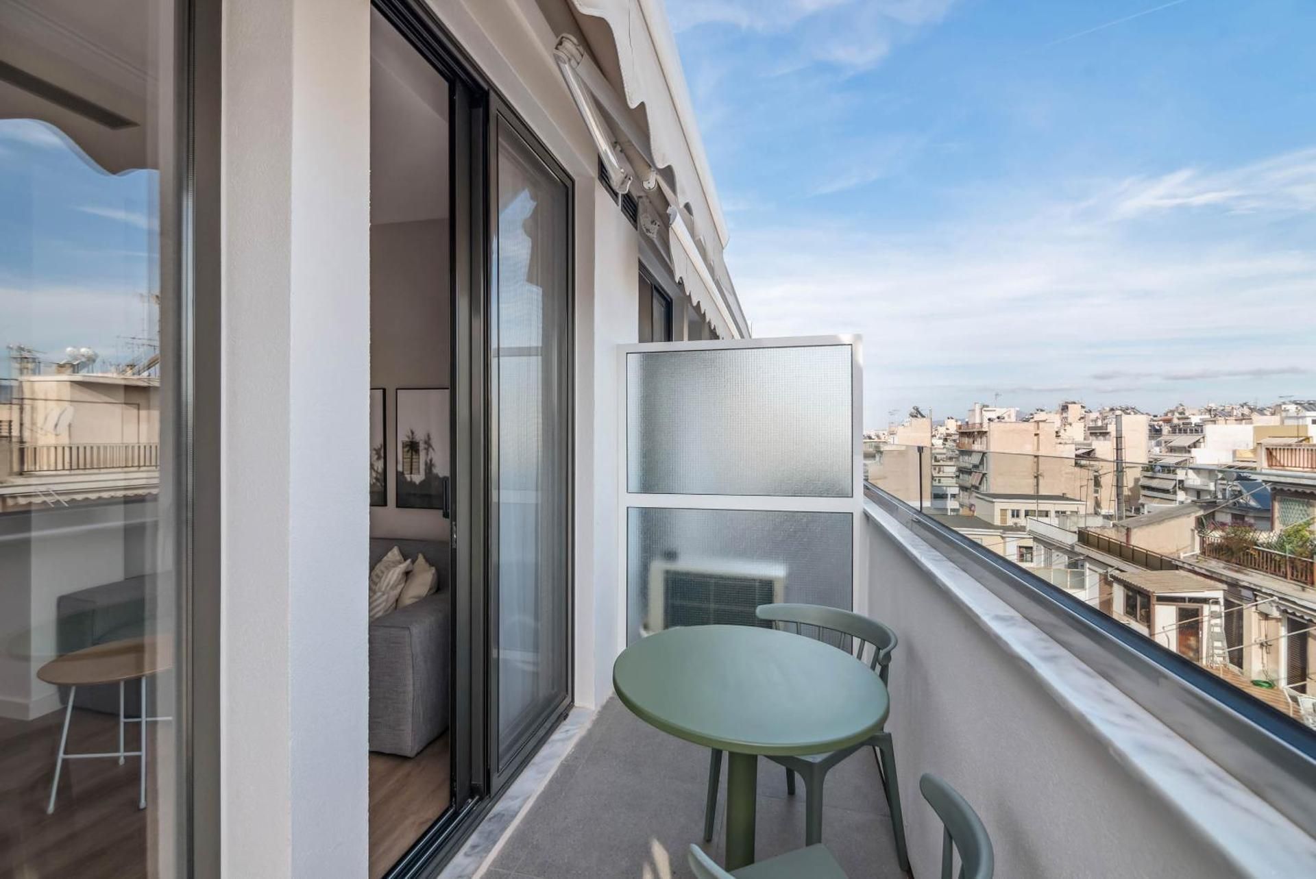 One-Bedroom Suite with Balcony