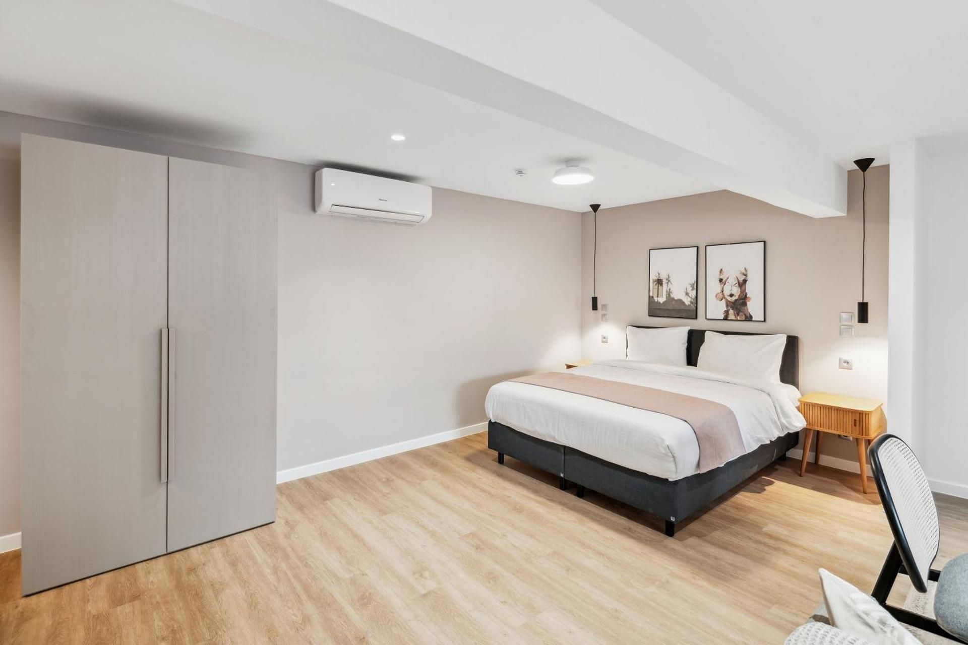 One-Bedroom Comfort Suite with sofa bed