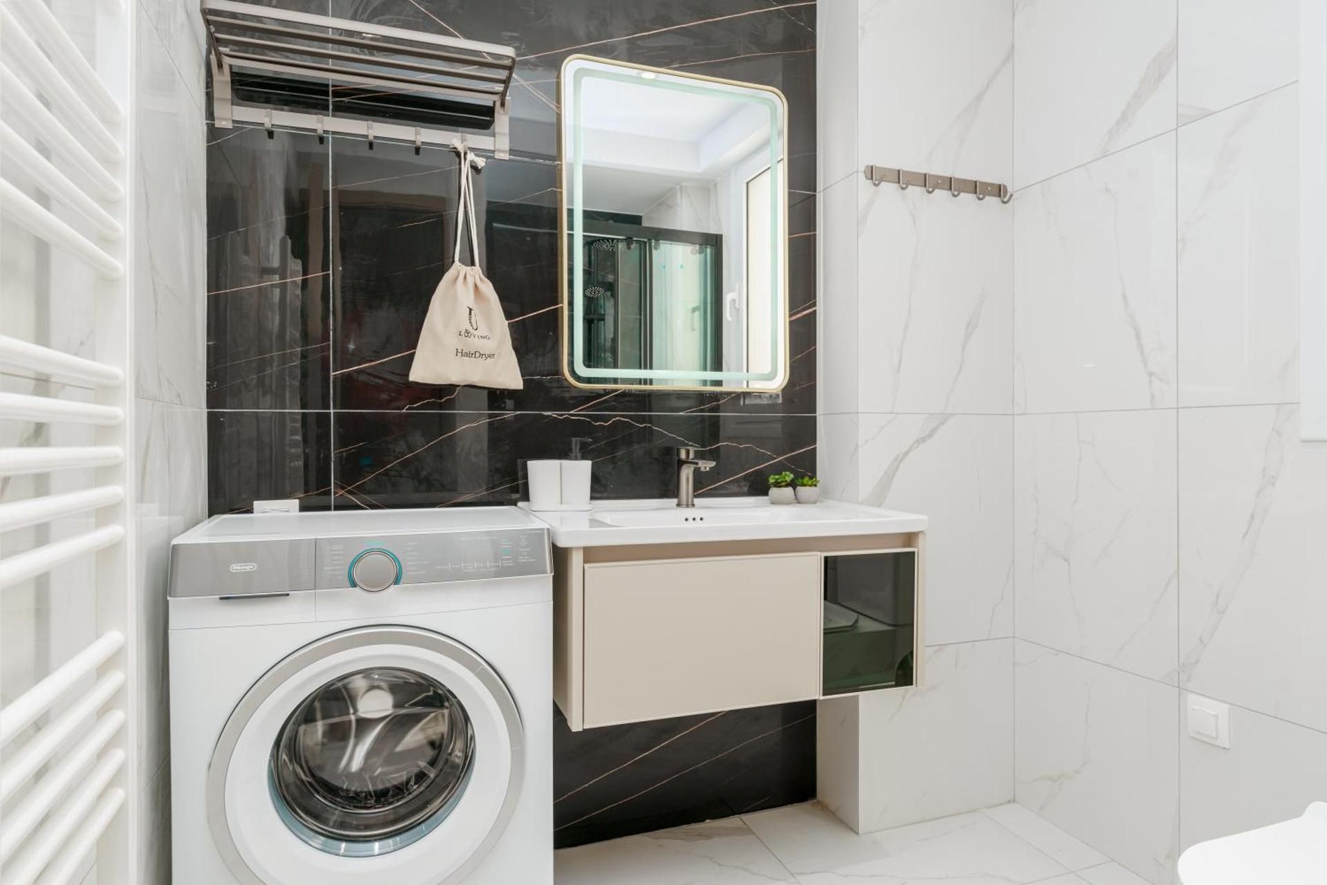 Brand New Building Deluxe Apartments With Parking Nearby Train Two-Bedroom Deluxe Apartment with Balcony 2