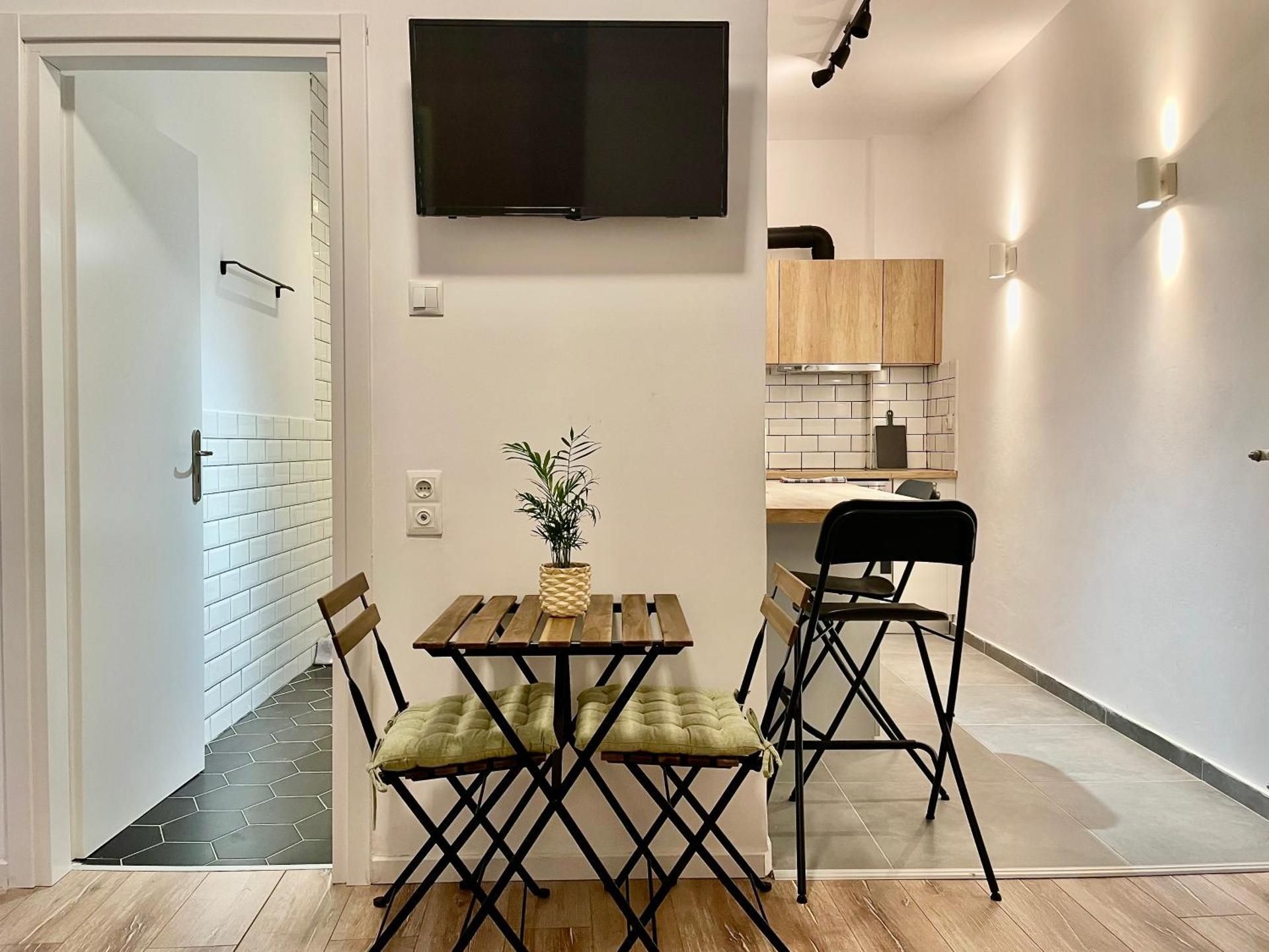 shared lounge/tv area