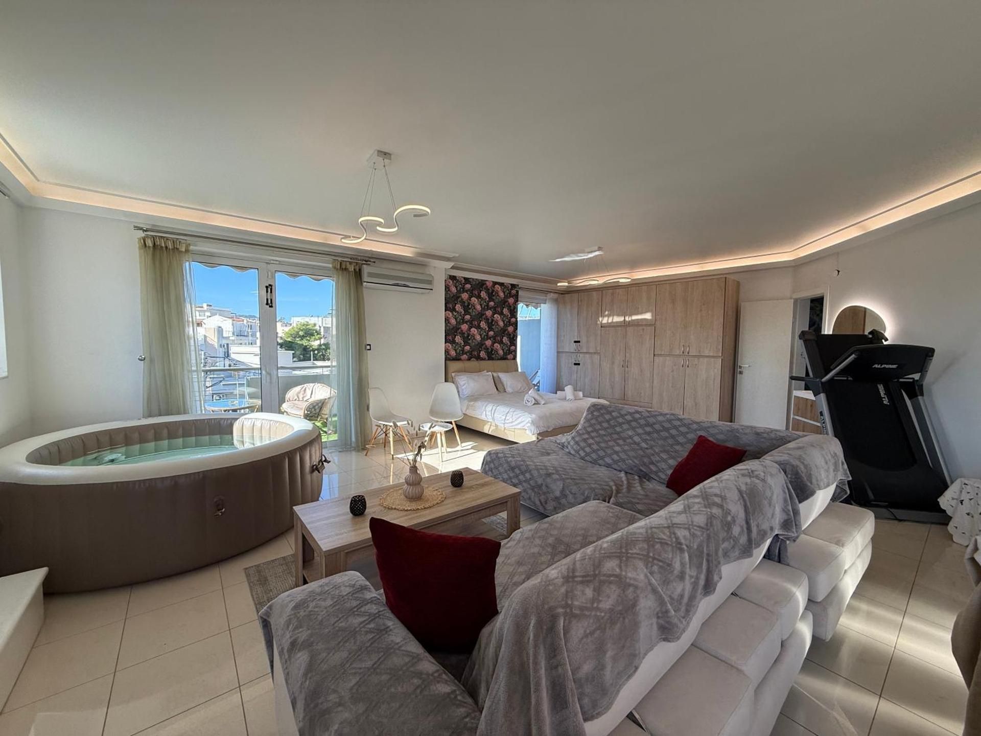 Queen Suite with Spa Bath