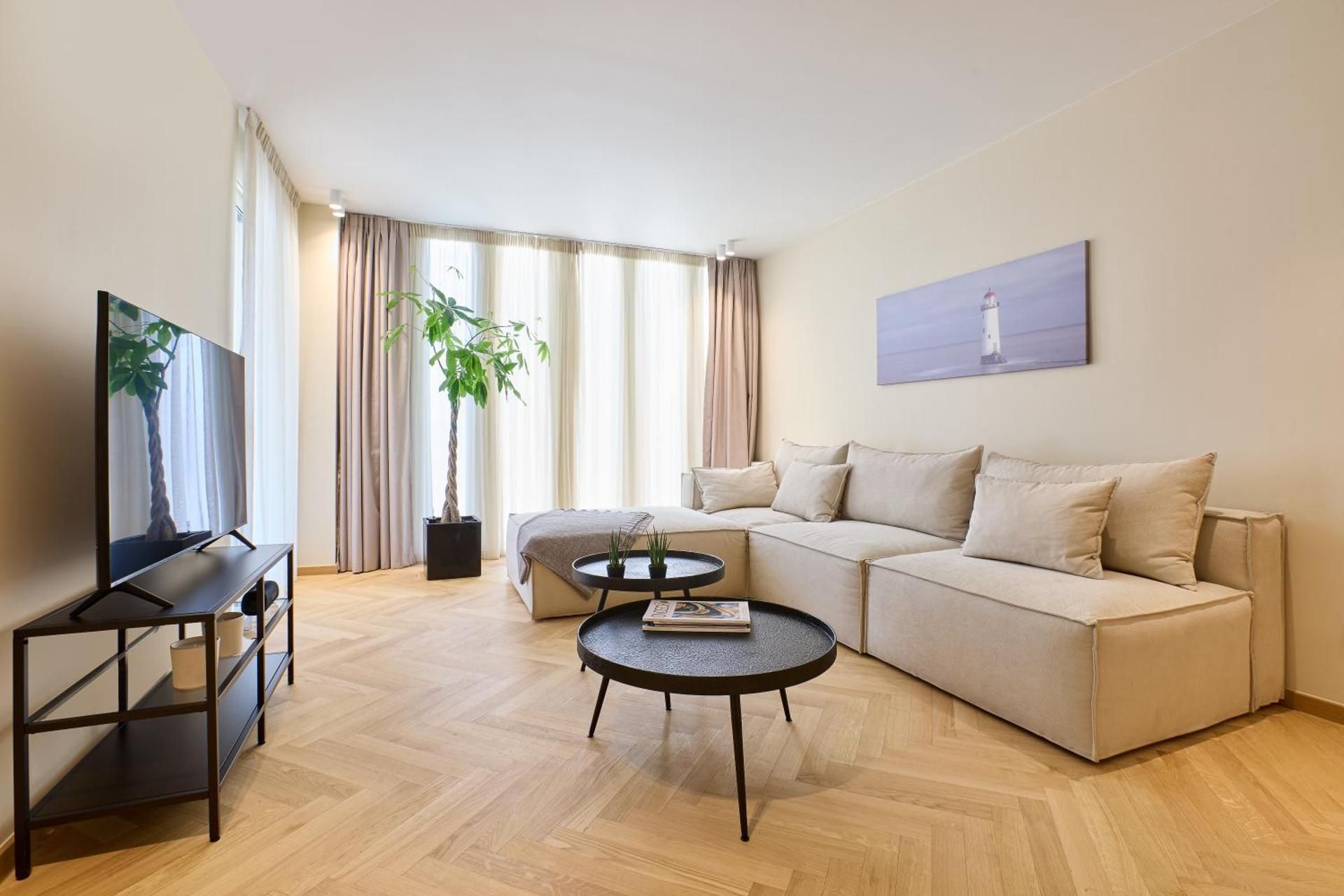 DELUXE APARTMENT