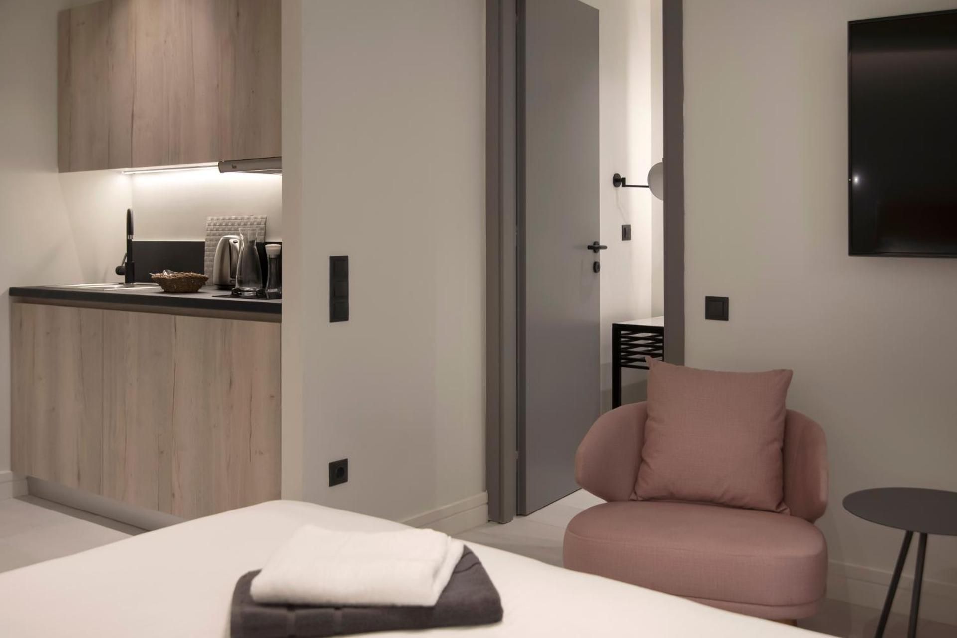 Glyfada South42 Deluxe Double Room 2