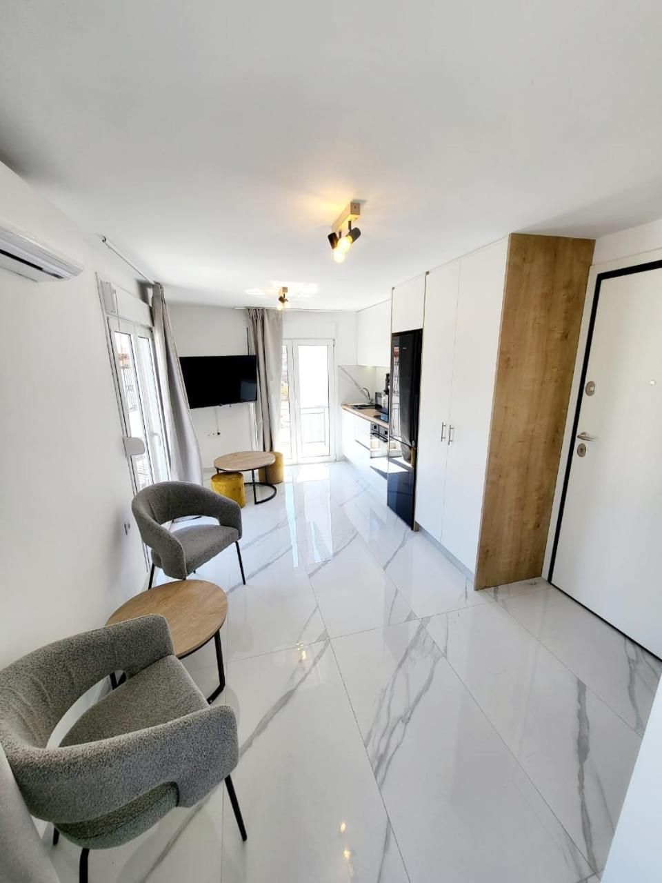Studio with Terrace