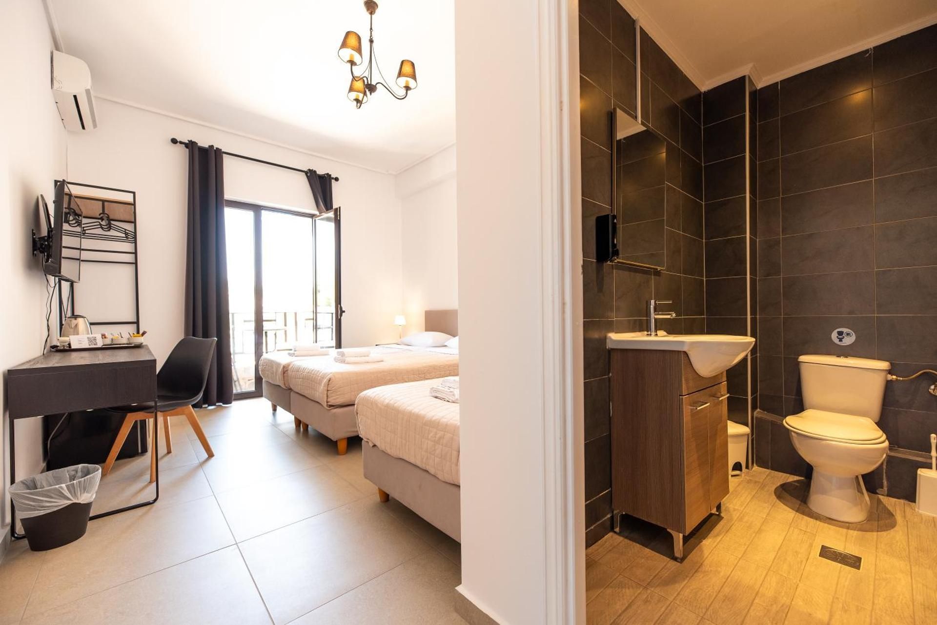 Stone Palace Hotel Near Athen's Airport Free Shuttle From and to Athen's Airport Studio Apartment