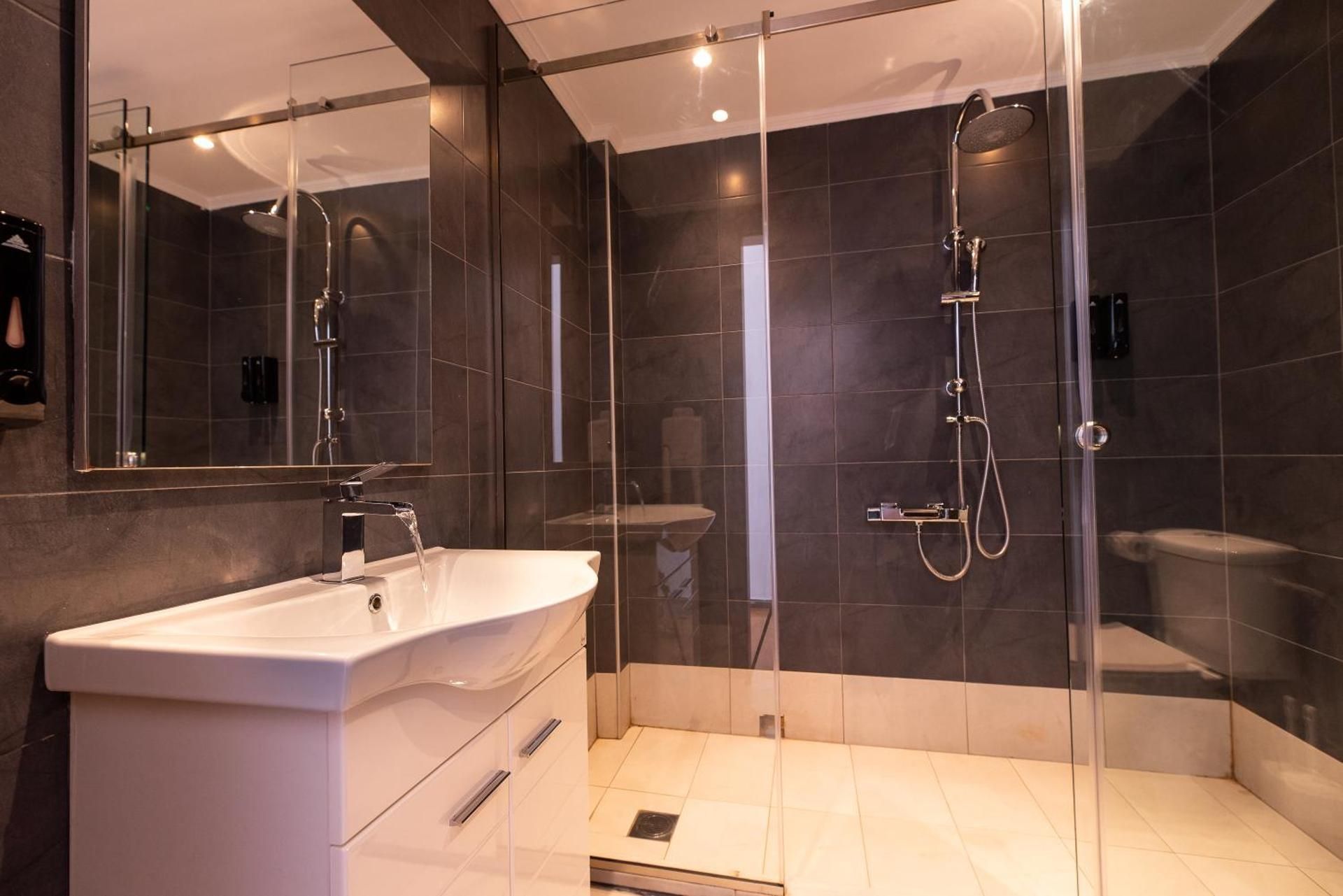 Stone Palace Hotel Near Athen's Airport Free Shuttle From and to Athen's Airport Studio Apartment 3