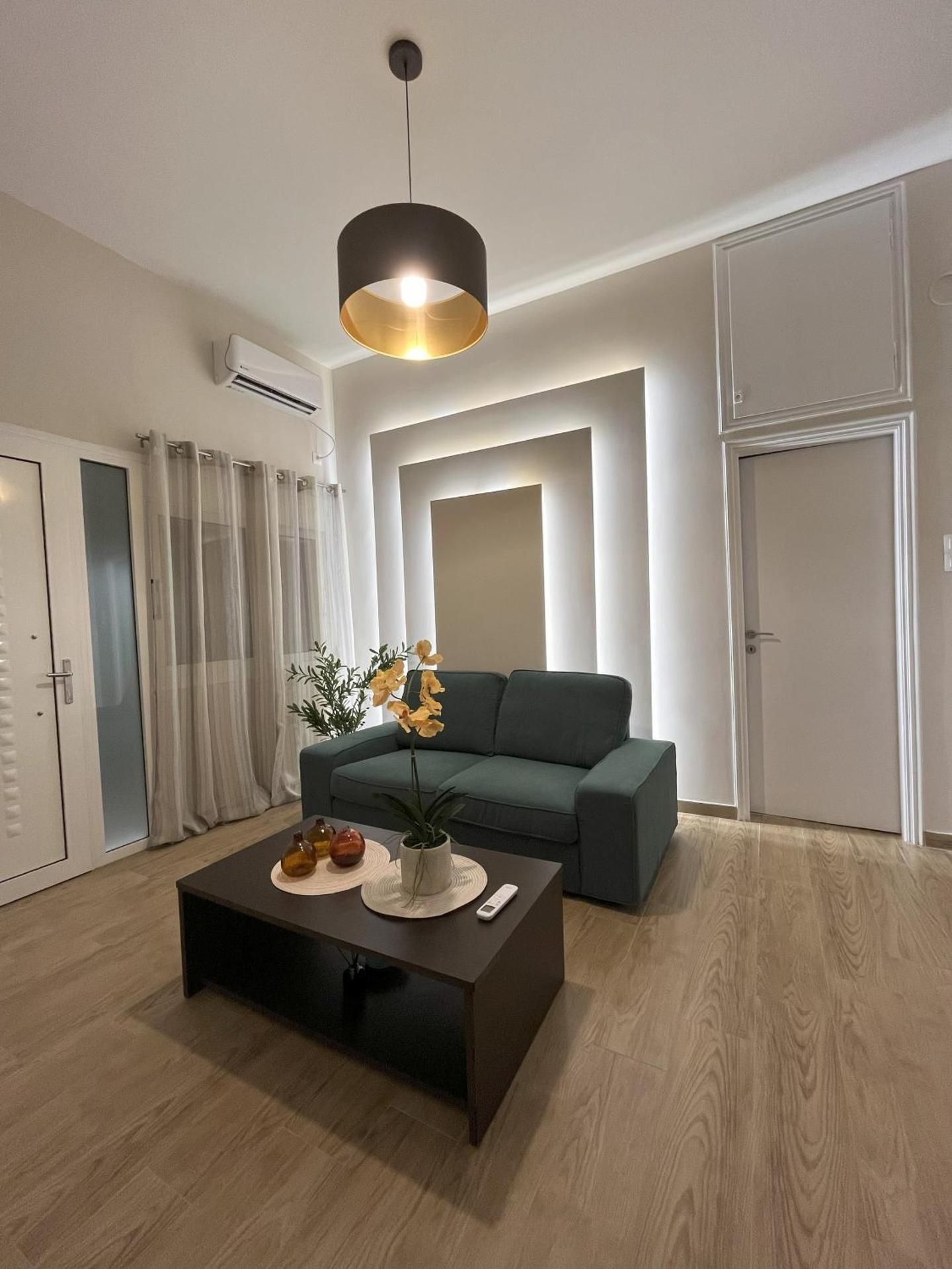 Deluxe One-Bedroom Apartment