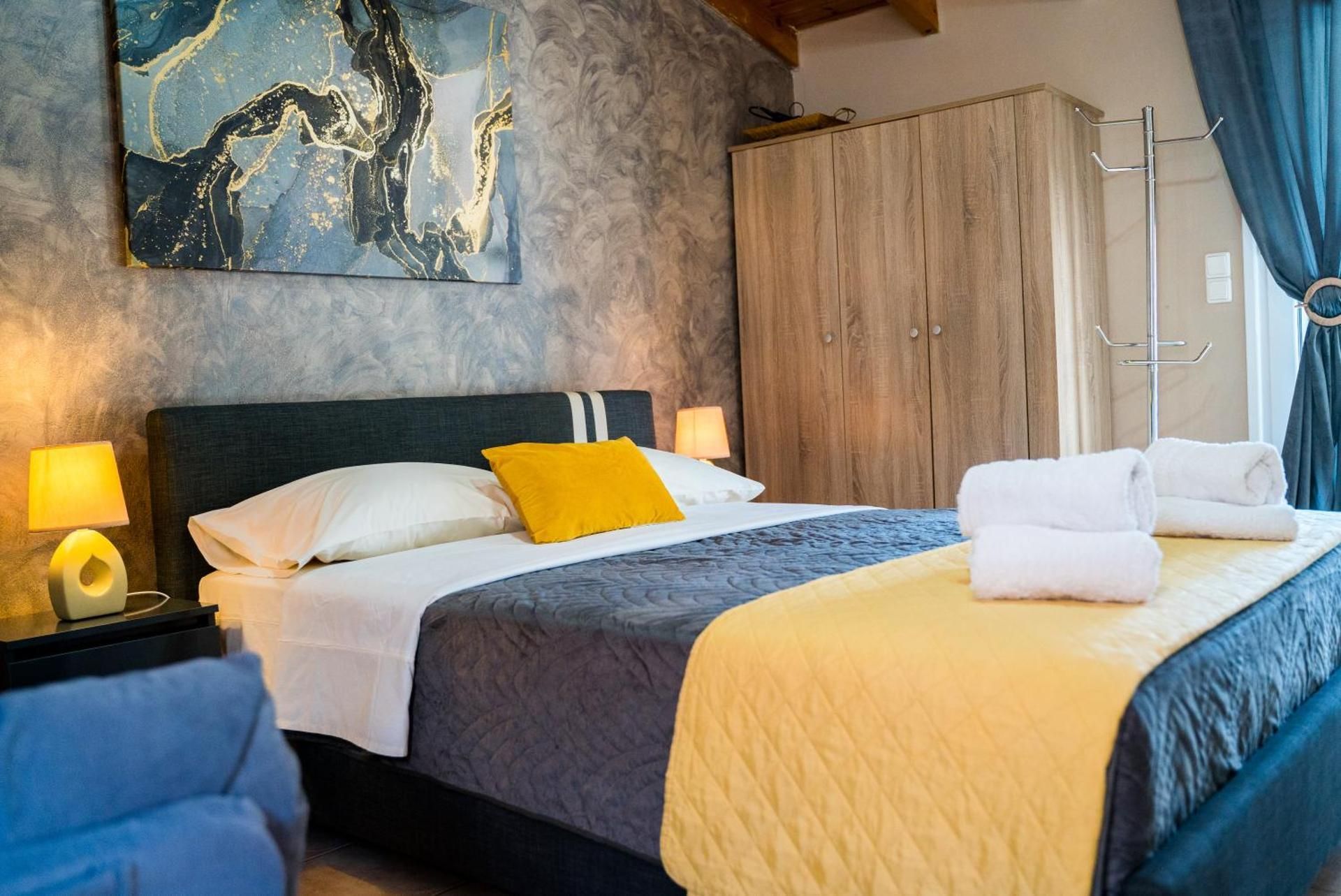 The DreamHouse Athens Airport Deluxe Double Room with Balcony