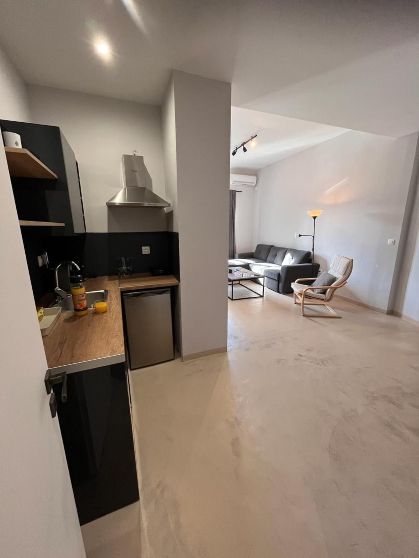 One-Bedroom Apartment