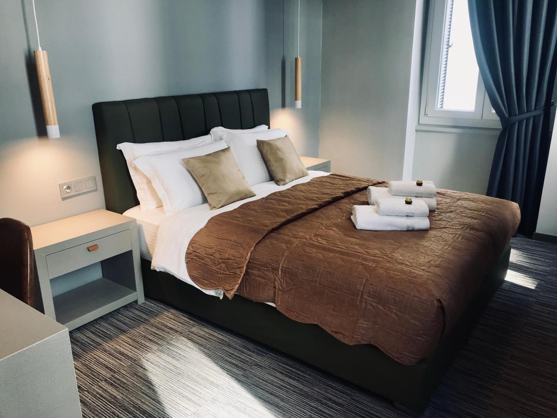 DELUXE APARTMENT