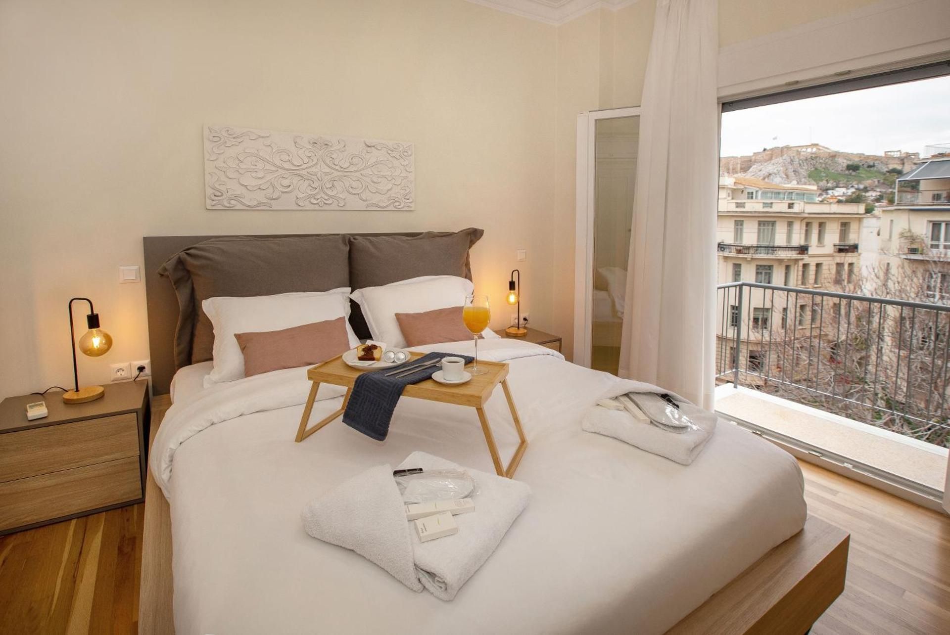 DELUXE APARTMENT