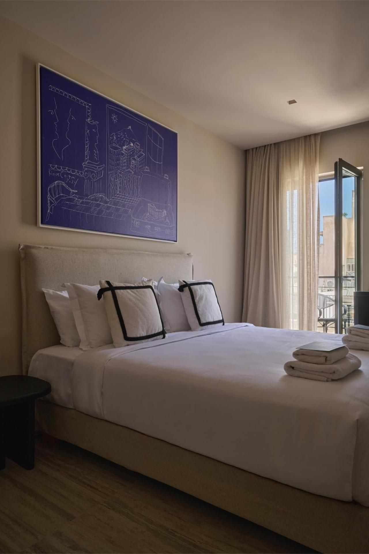 Acropolis Cozy Room with Balcony