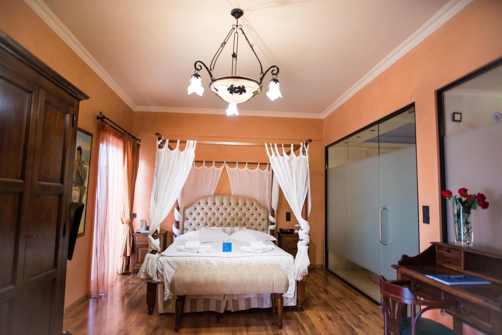 Deluxe Suite with Spa Bath
