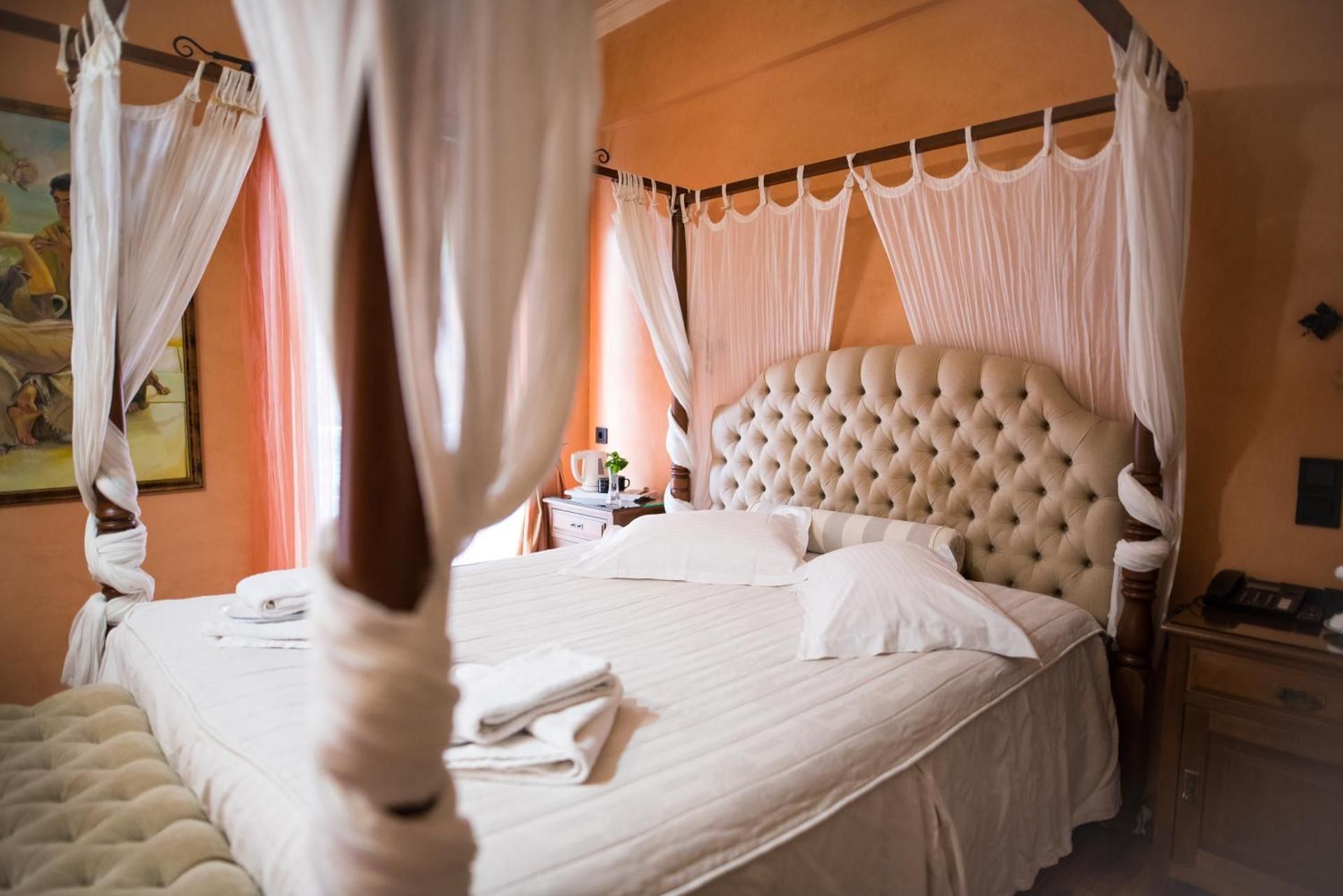 Deluxe Suite with Spa Bath