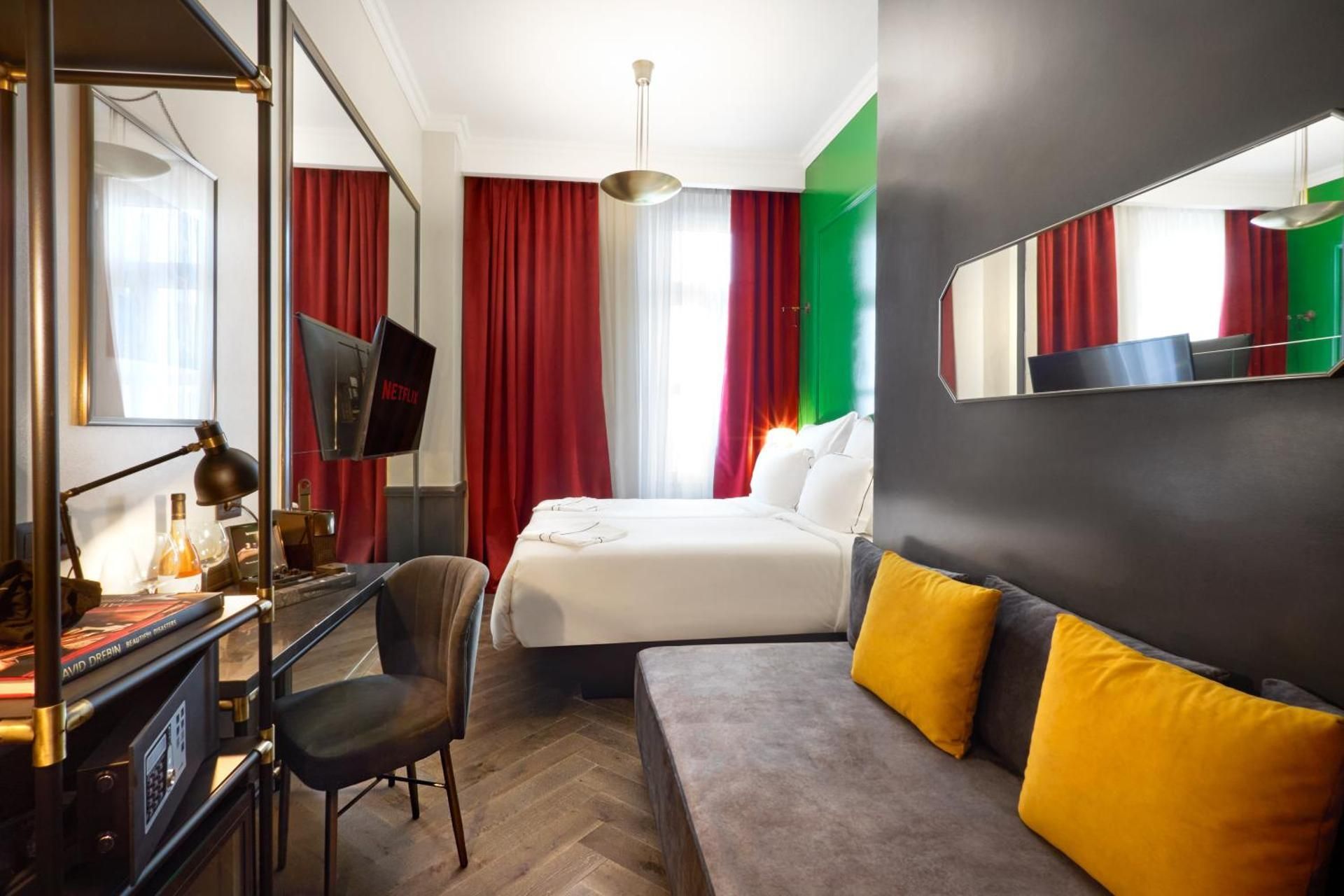 shared lounge/tv area