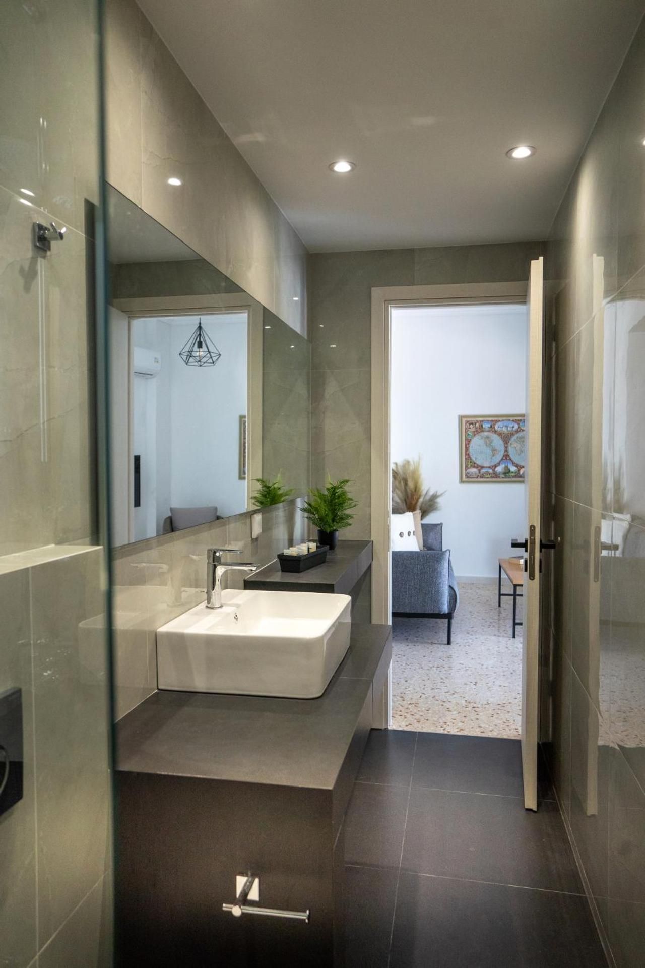 Two-Bedroom Deluxe Apartment with Balcony