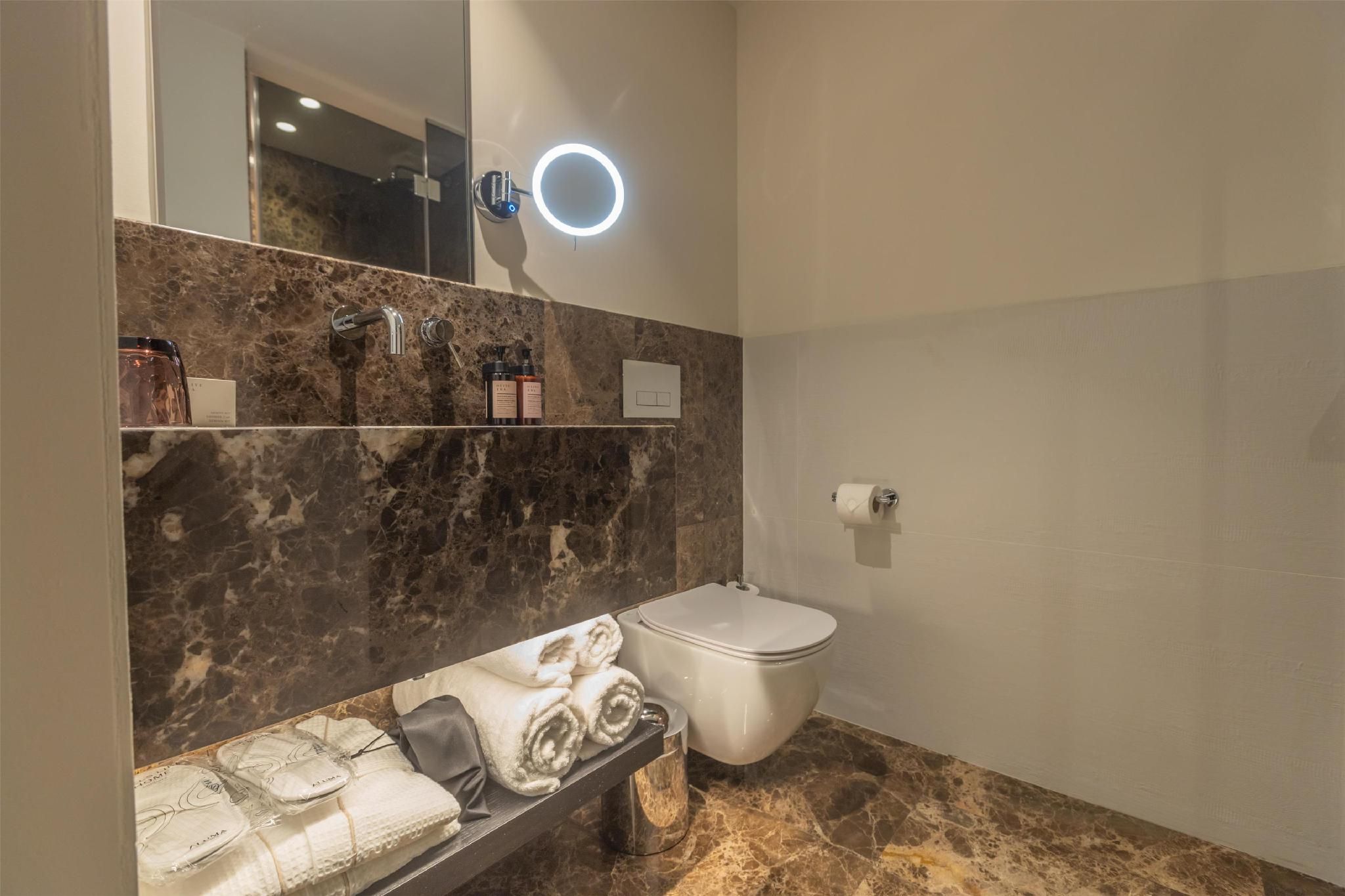 King Guest Room With Terrace And Whirlpool