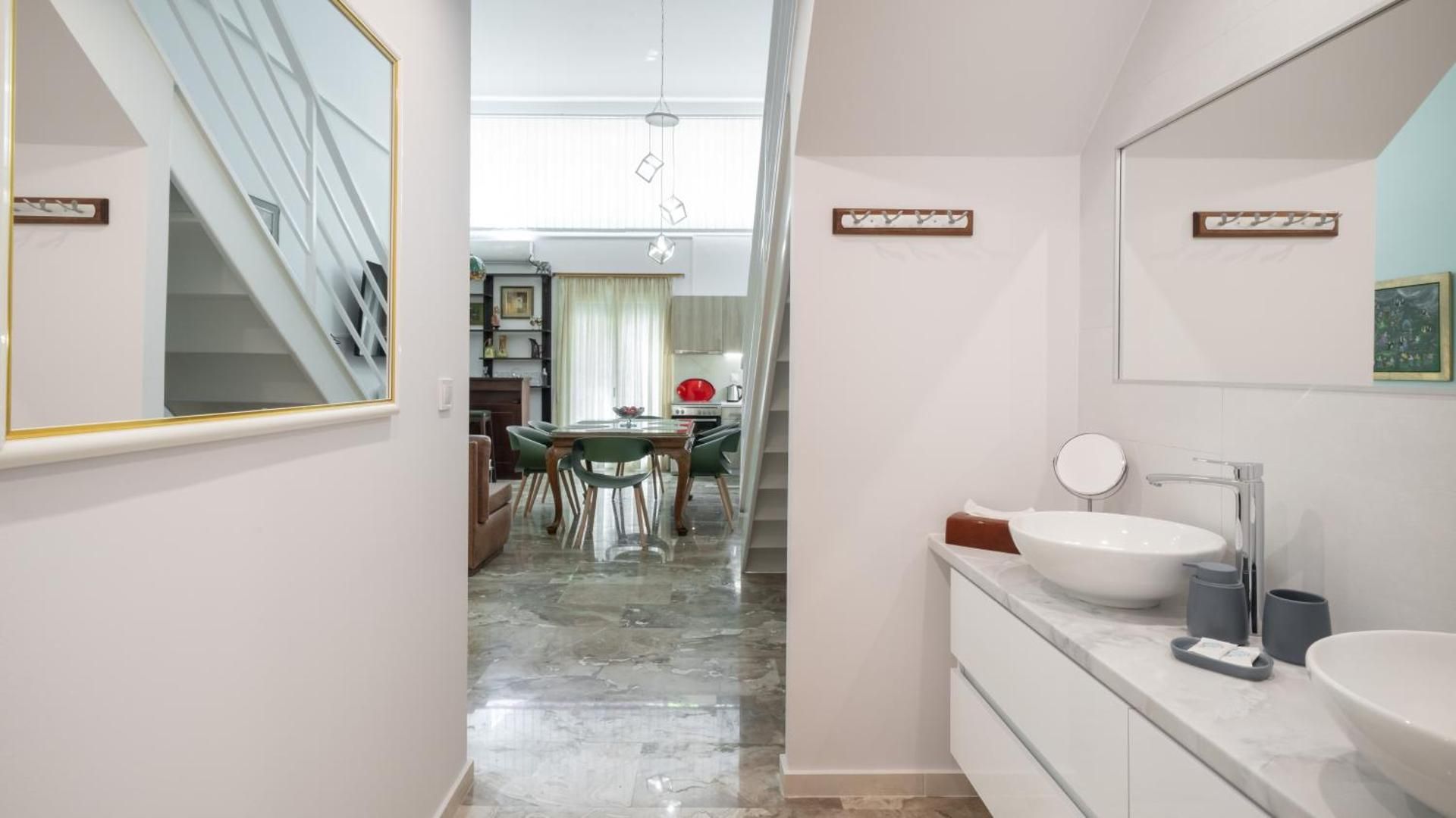 Acropolis Koukaki Loft Private Garden Deluxe Double or Twin Room with Garden View 2