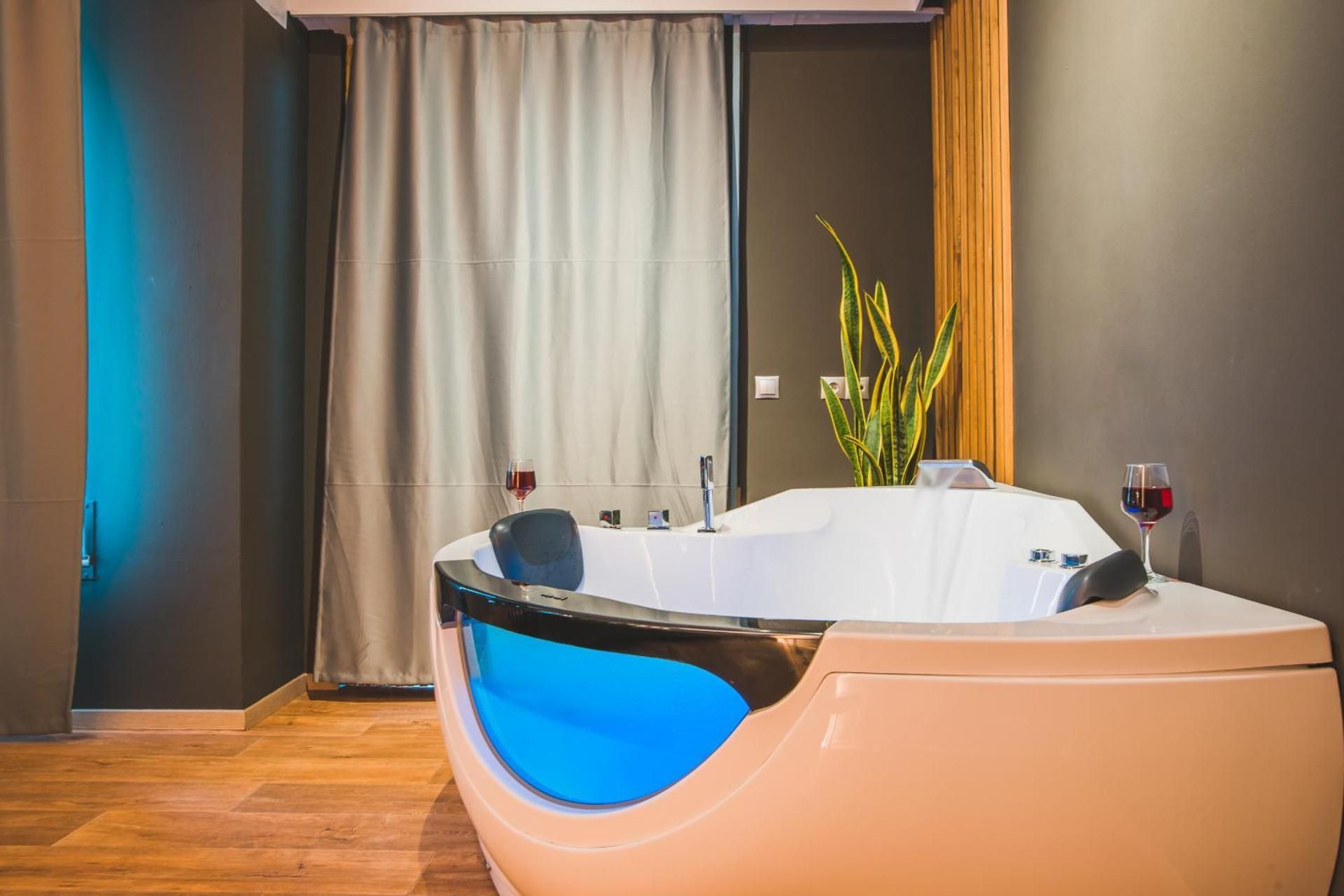 NOHO Boutique , premium living Lazeon 7