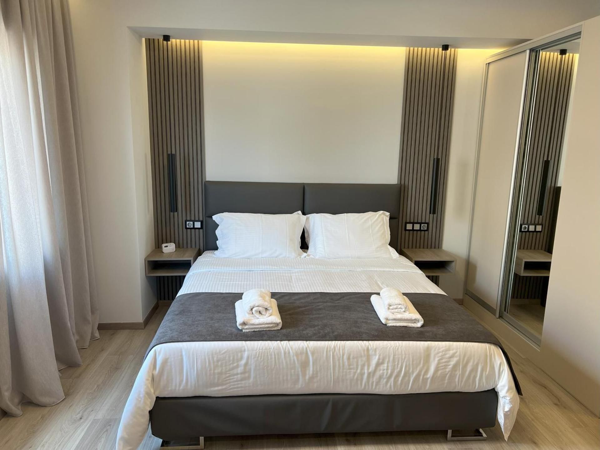 Deluxe One-Bedroom Apartment