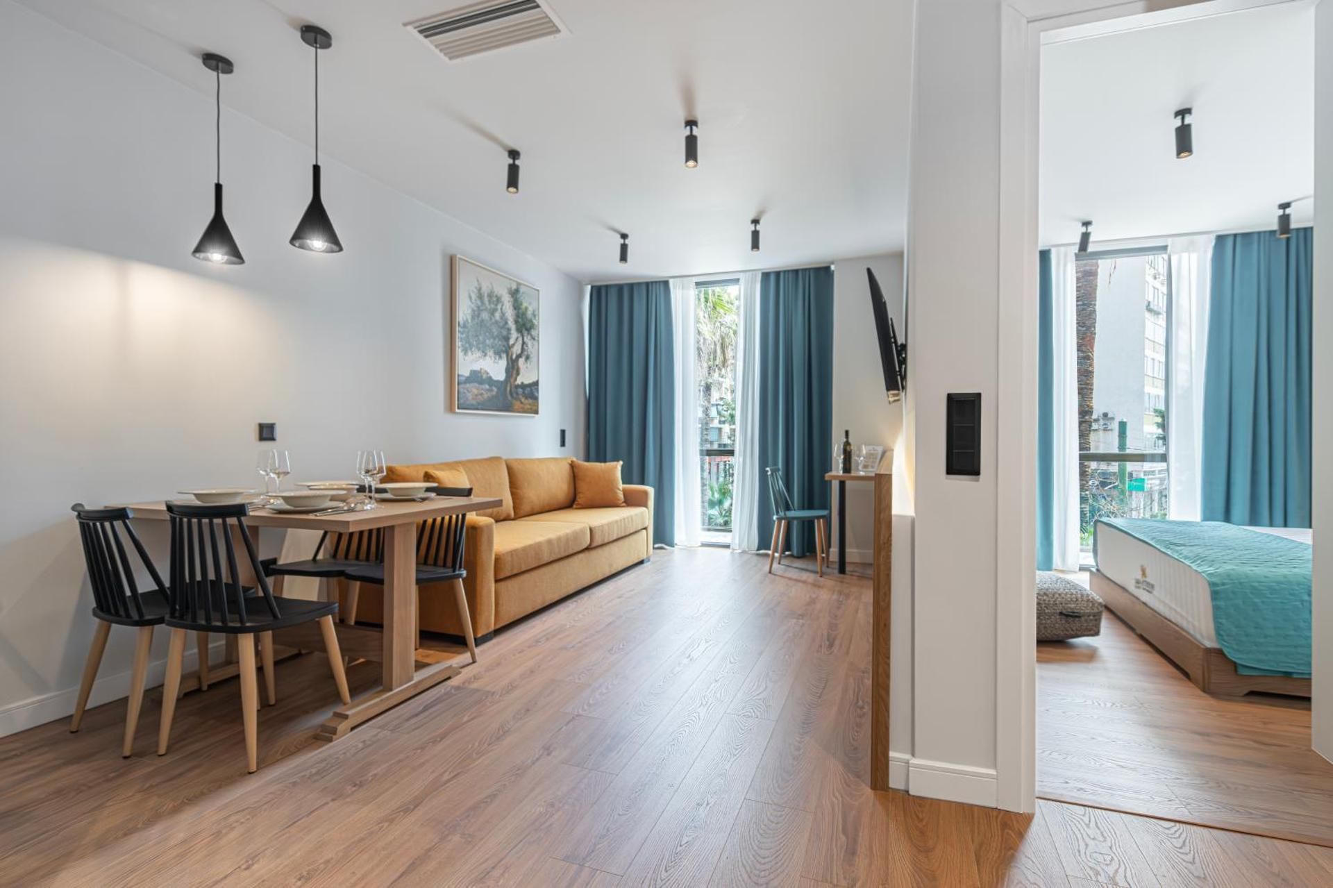 DELUXE APARTMENT