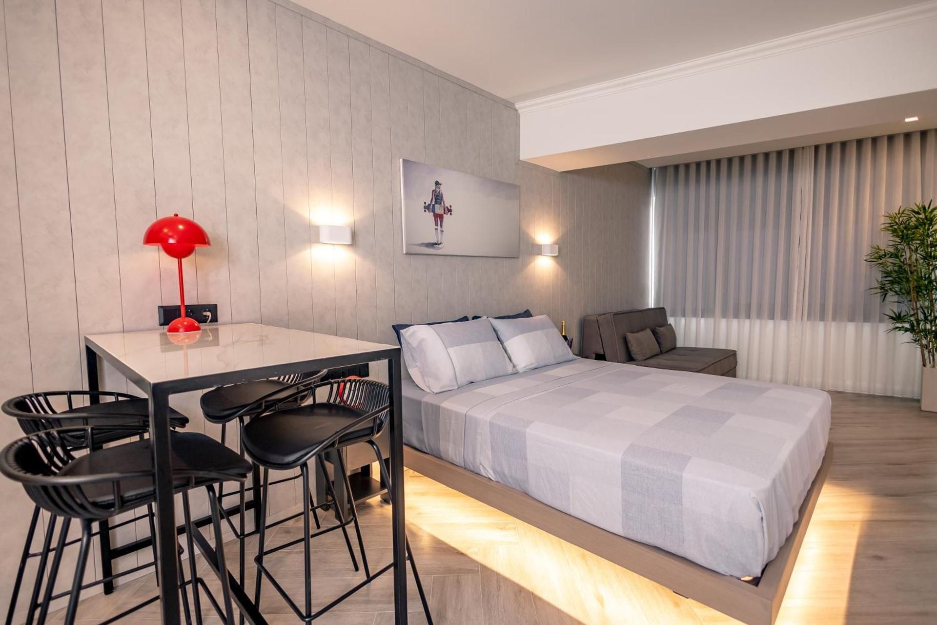 King Studio with Sofa Bed