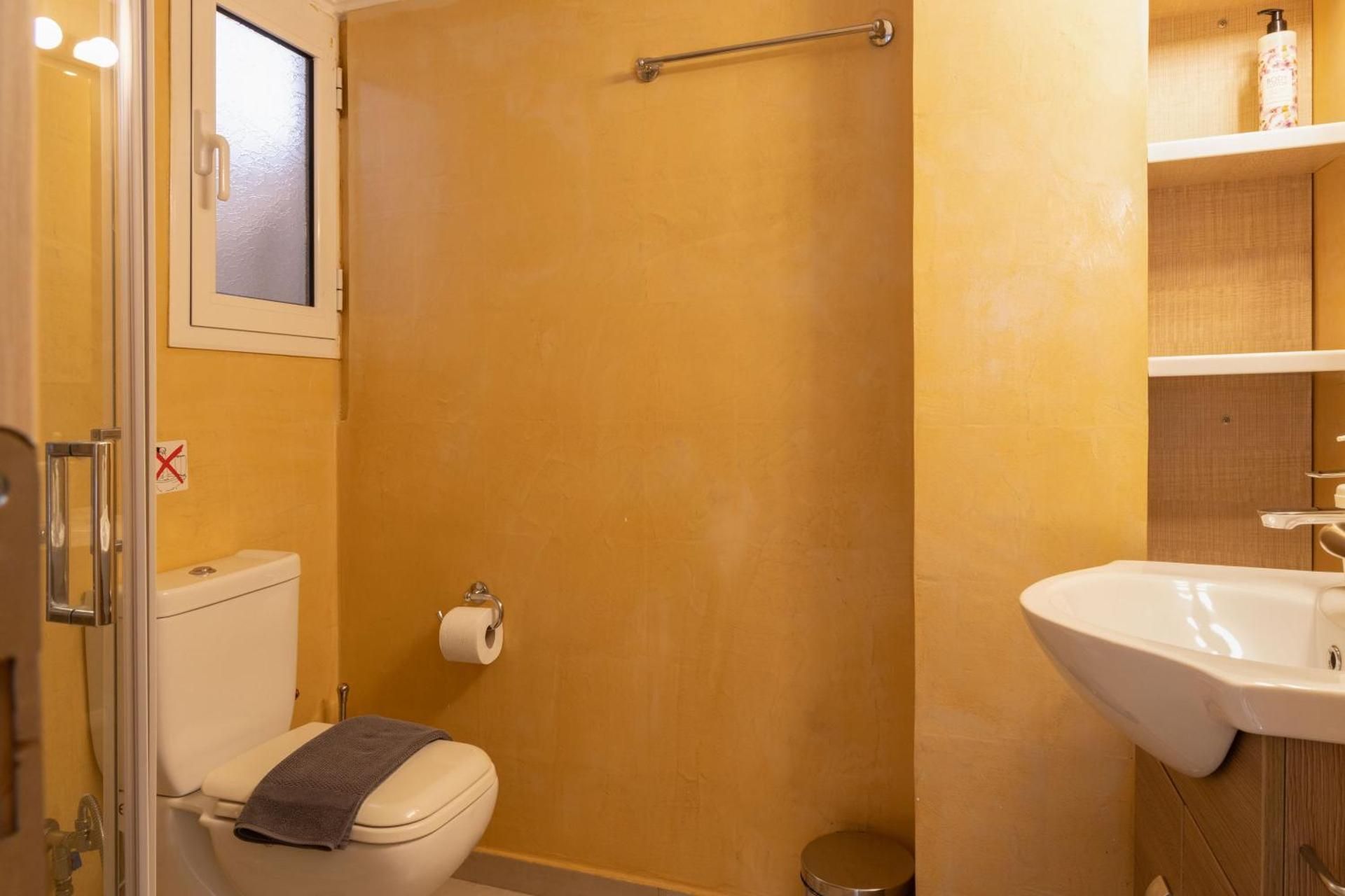 Two-Bedroom Apartment (4-6 Adults)