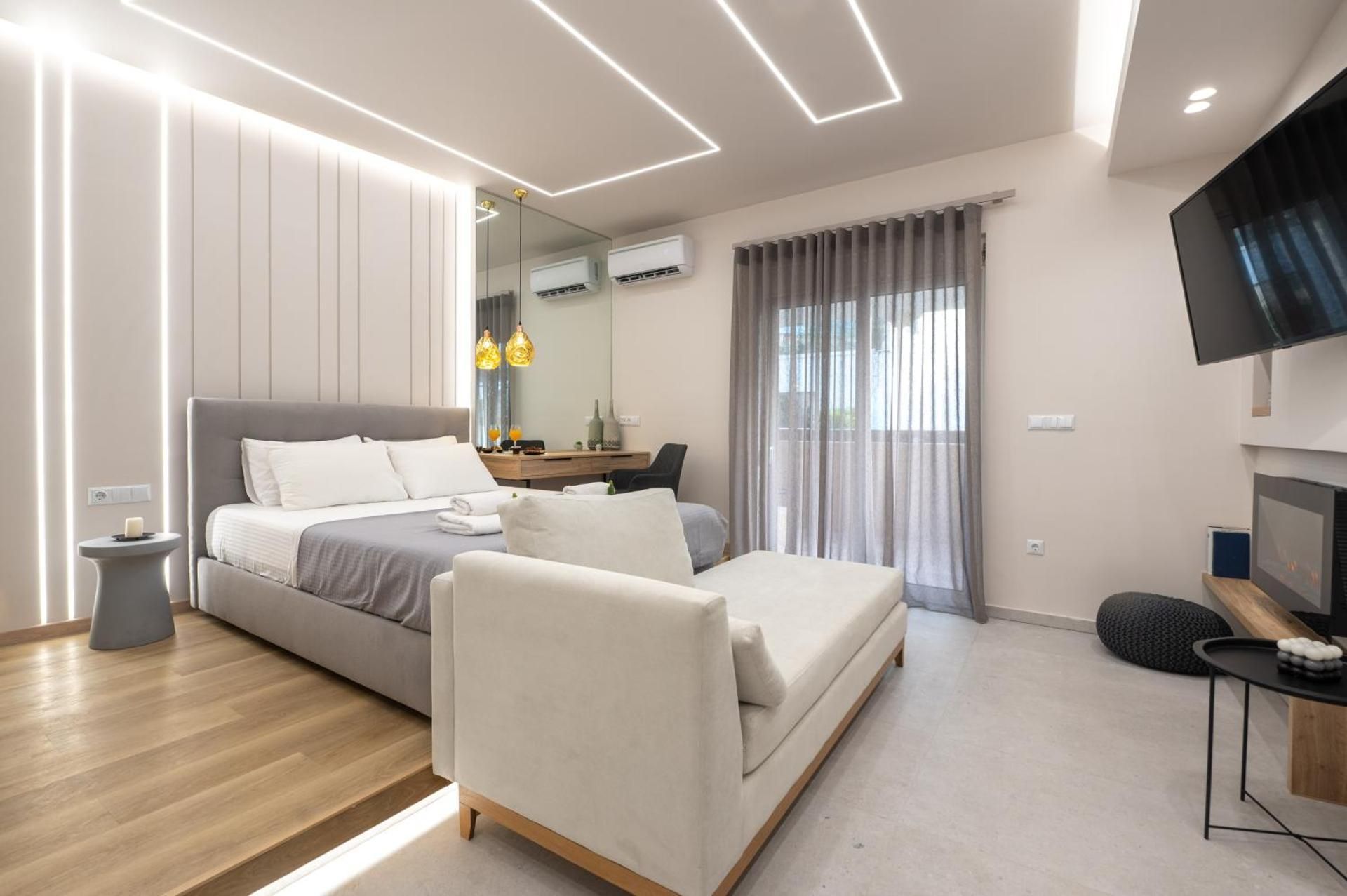 Deluxe Suite with Spa Bath