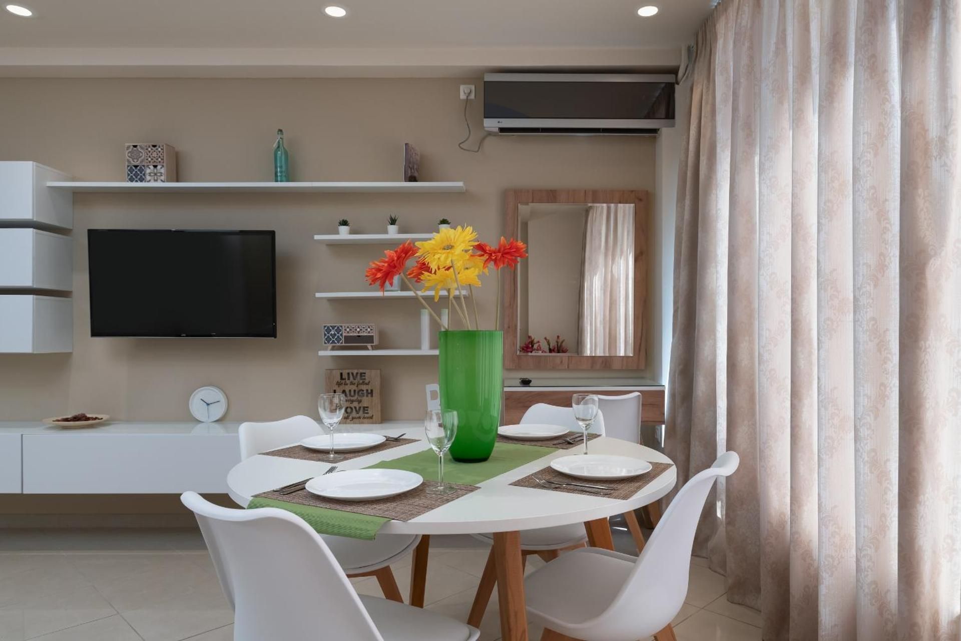 Amazing Apartments @ Monastiraki Subway Station