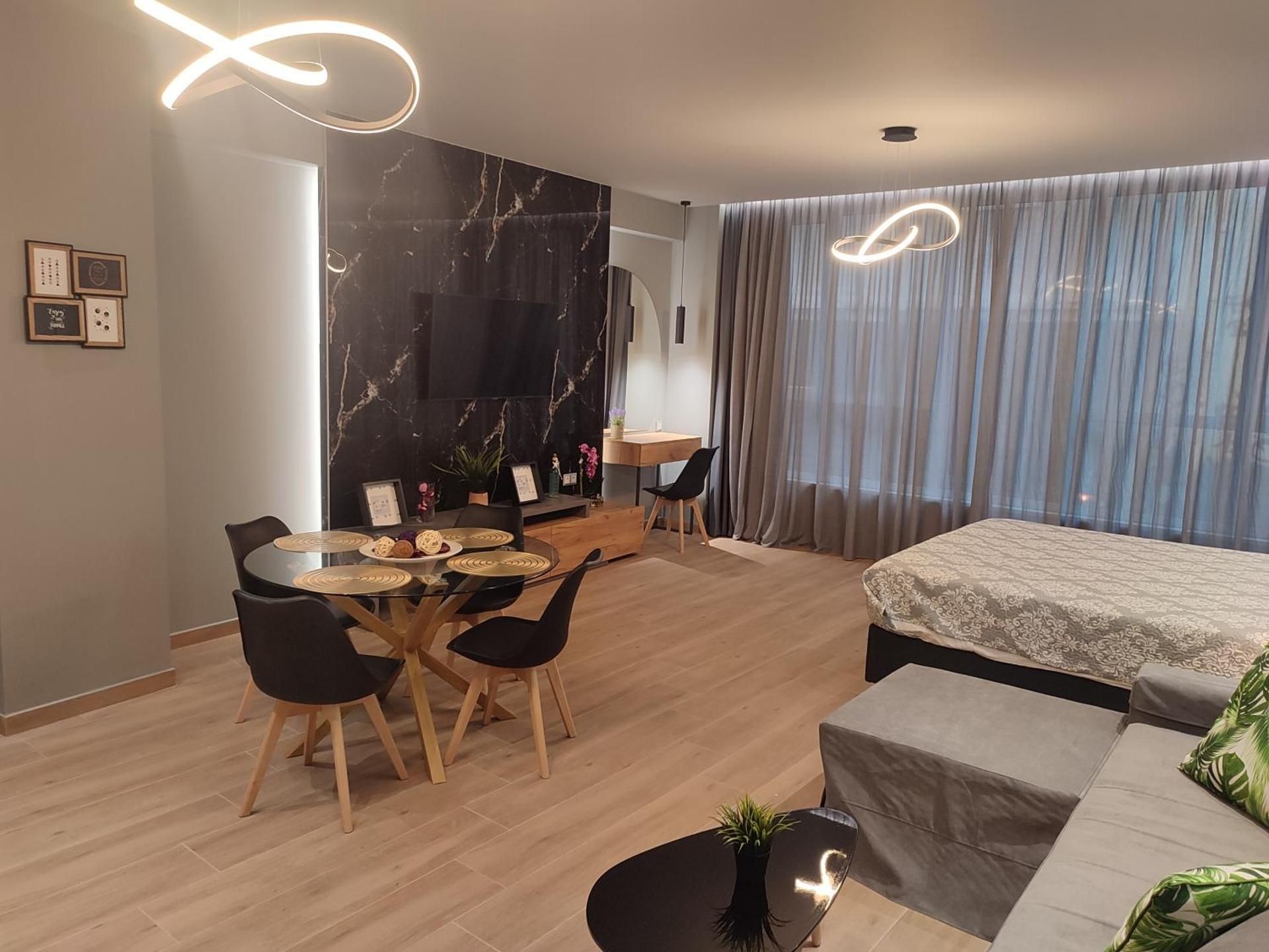 Studio with Spa Bath